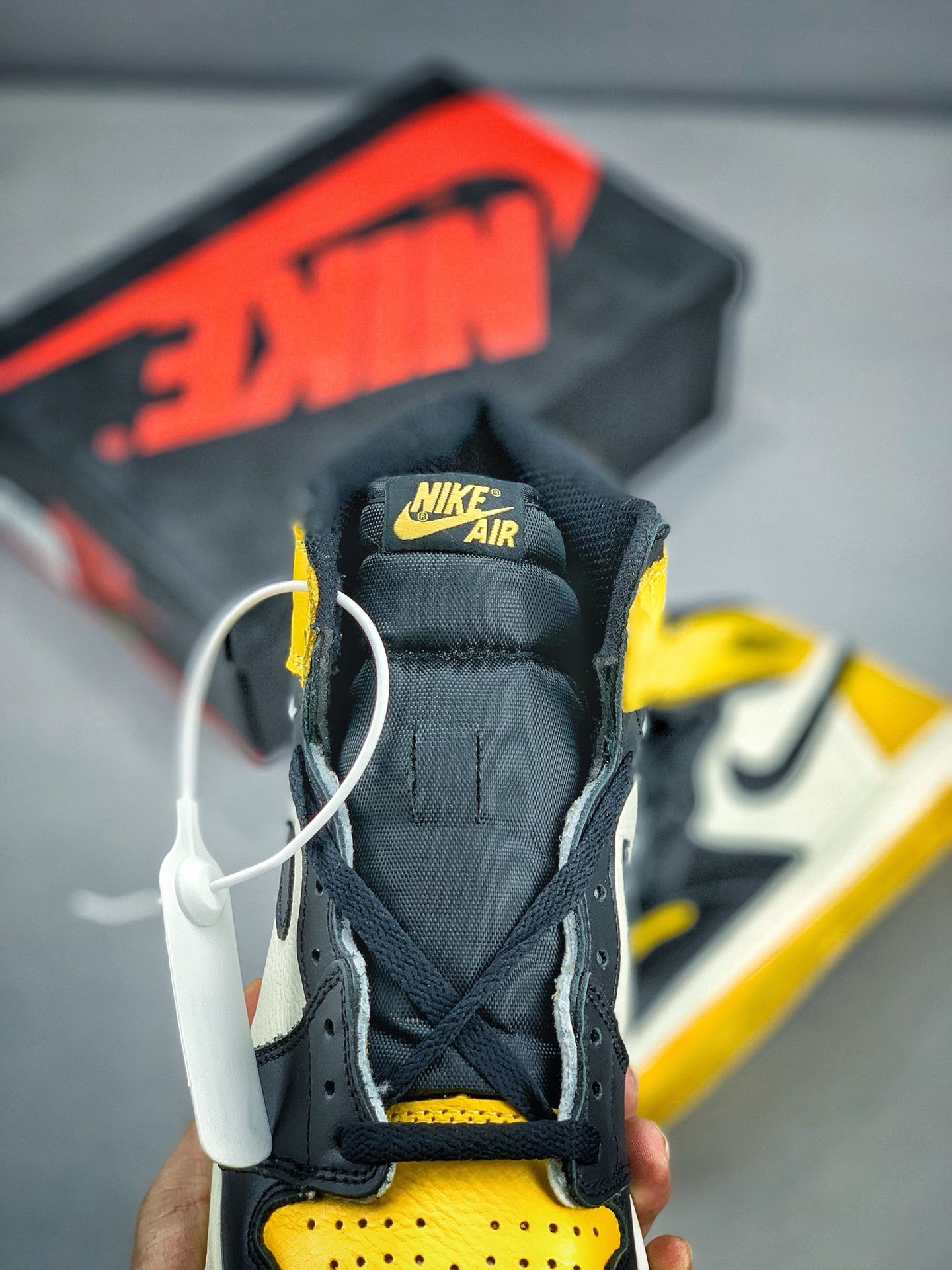 220原价市场280 Air Jordan 1 “Yellow Toe”黑黄脚趾曾经的天价配色AR1020-700