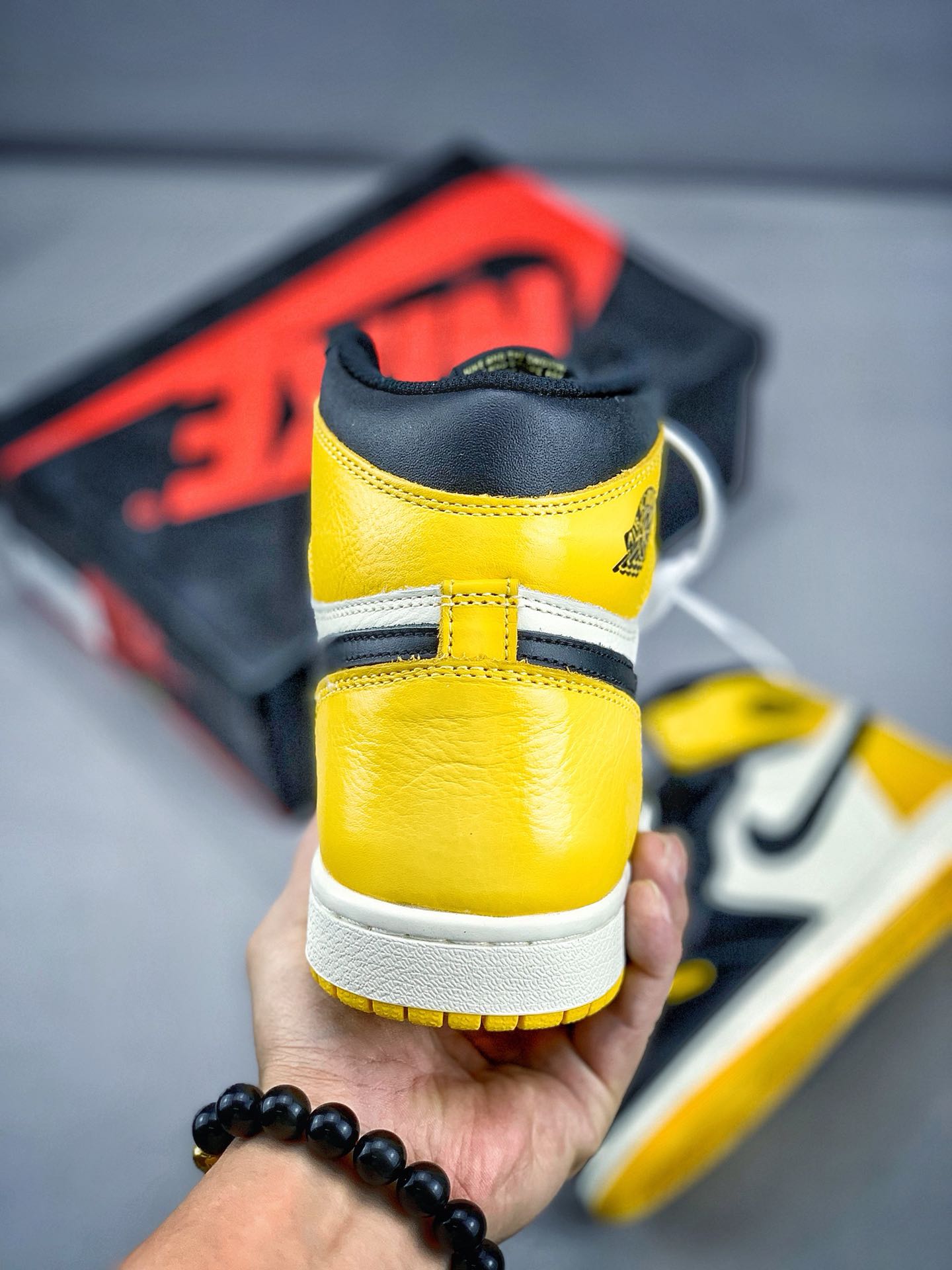 220原价市场280 Air Jordan 1 “Yellow Toe”黑黄脚趾曾经的天价配色AR1020-700