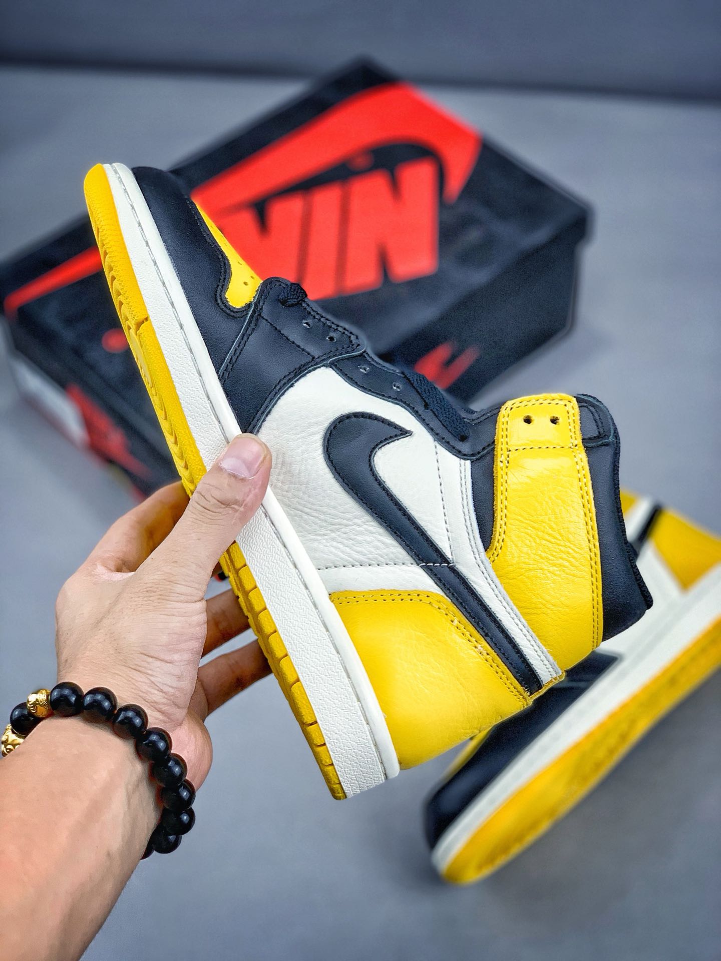 220原价市场280 Air Jordan 1 “Yellow Toe”黑黄脚趾曾经的天价配色AR1020-700