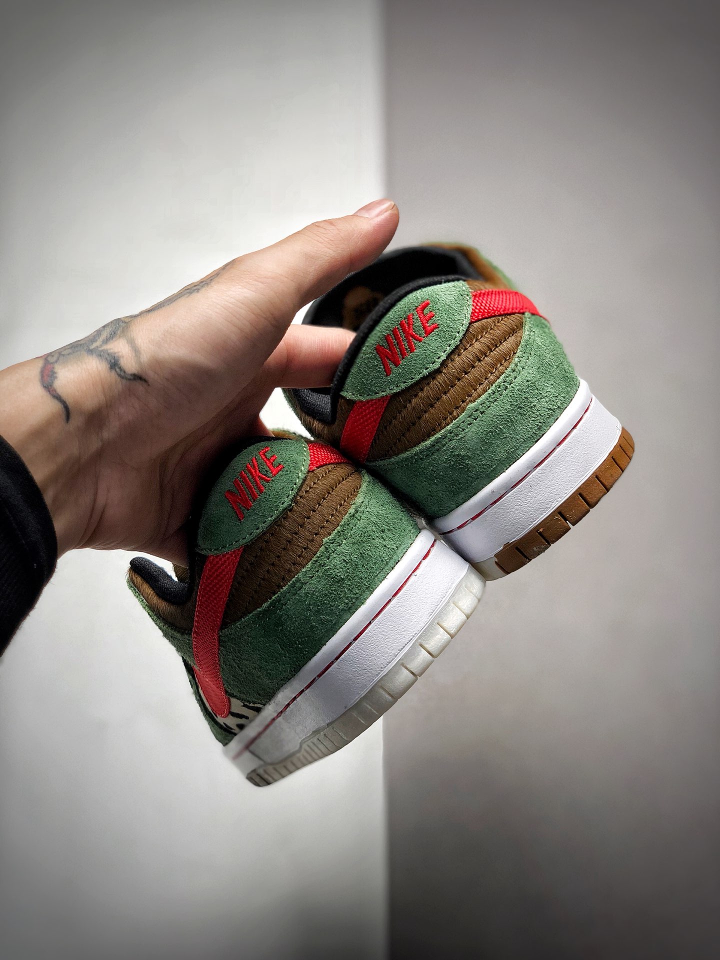 220纯原版本 耐克Nike SB Dunk High Dog Walker 耐克斑点豹纹配色板鞋 BQ6827-301