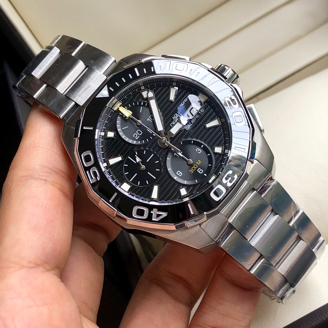 NO:727812,Counter inspection codes can be customized. Batch: Original box: 50. Hard goods arrived!  TAG Heuer Aquaracer Series Chronograph Mechanical Watch, RMB 20,000+ at the counter, with complete packaging. Equipped with original Swiss 7750 mechanical movement, 316 stainless steel case, super two-color luminous, rotatable ceramic ring and sapphire anti-glare glass!  Fine Lassa strap, meter depth waterproof, 43mm diameter, tough guy style, perfect interpretation of men's taste.,,tag heue19860909可以订做专柜查验码 批: 原盒:50 硬货到！泰格豪雅 竞潜系列计时机械表,专柜2万+ 配全套包装.搭载原装瑞士7750机械机芯,316精钢表壳,超级双色夜光,可旋转陶质圈口 蓝宝石防眩玻璃！精细拉沙表带,米深度防水,43mm直径,硬汉风格,完美诠释男人品味.,,tag heue,Watch