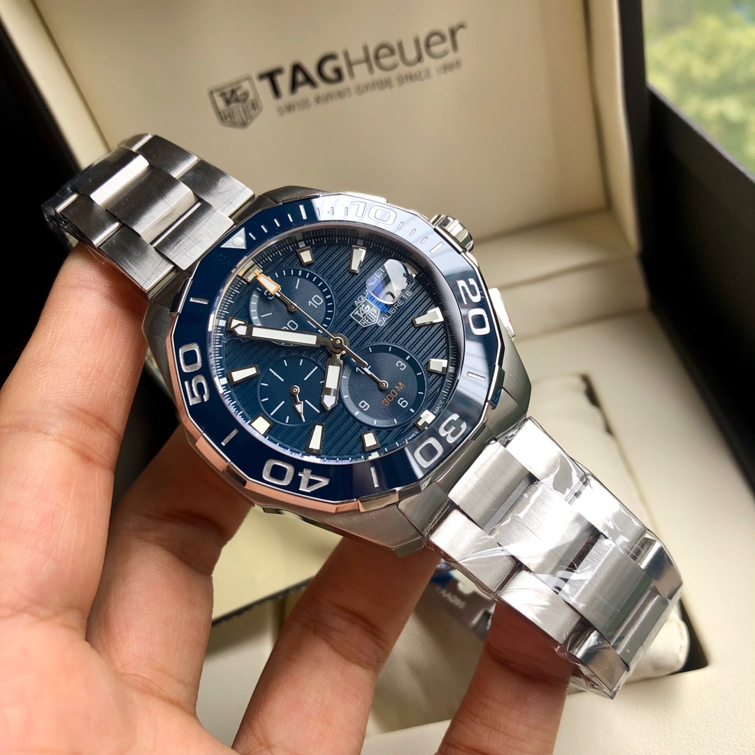 NO:728064,Counter inspection codes can be customized. Batch: Original box: 50. Hard goods arrived!  TAG Heuer Aquaracer series chronograph mechanical watch, RMB 20,000+ at the counter, with complete packaging. Equipped with original Swiss 7750 mechanical movement, 316 stainless steel case, super two-color luminous, rotatable ceramic ring and sapphire anti-glare glass!  Fine Lassa strap, 300 meters waterproof, 43mm diameter, tough guy style, perfect interpretation of men's taste.,,tag heue19860909可以订做专柜查验码 批: 原盒:50 硬货到！泰格豪雅竞潜系列计时机械表,专柜2万+ 配全套包装.搭载原装瑞士7750机械机芯,316精钢表壳,超级双色夜光,可旋转陶质圈口 蓝宝石防眩玻璃！精细拉沙表带,300米深度防水,43mm直径,硬汉风格,完美诠释男人品味.,,tag heue,Watch