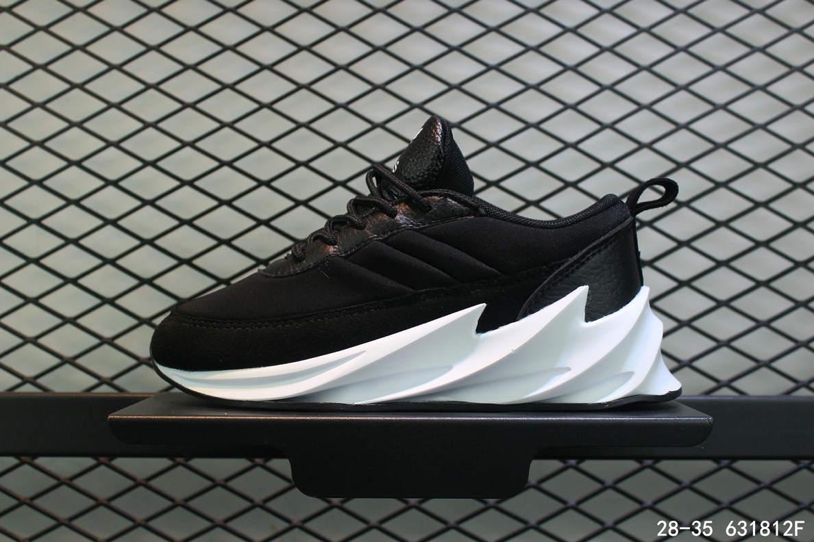 100阿迪达斯adidas 鲨鱼 童鞋 亲子鞋 休闲潮流跑鞋！