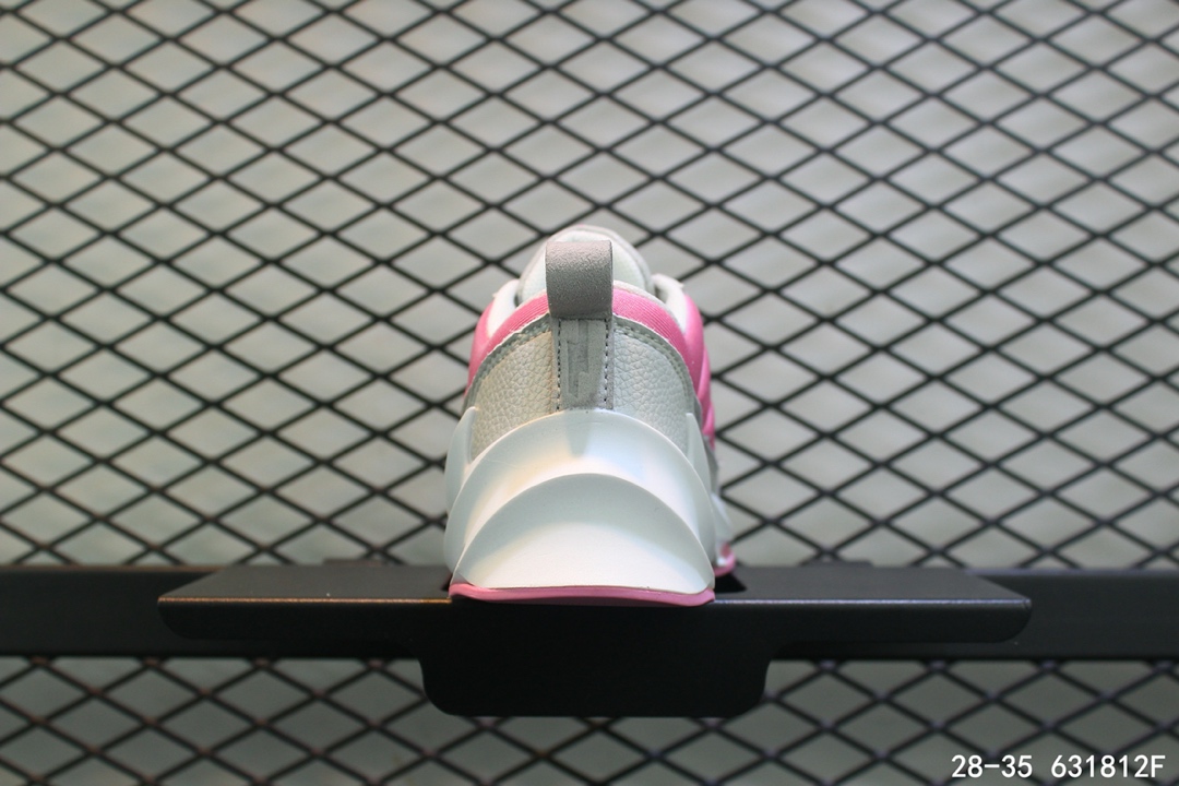 100阿迪达斯adidas 鲨鱼 童鞋 亲子鞋 休闲潮流跑鞋！