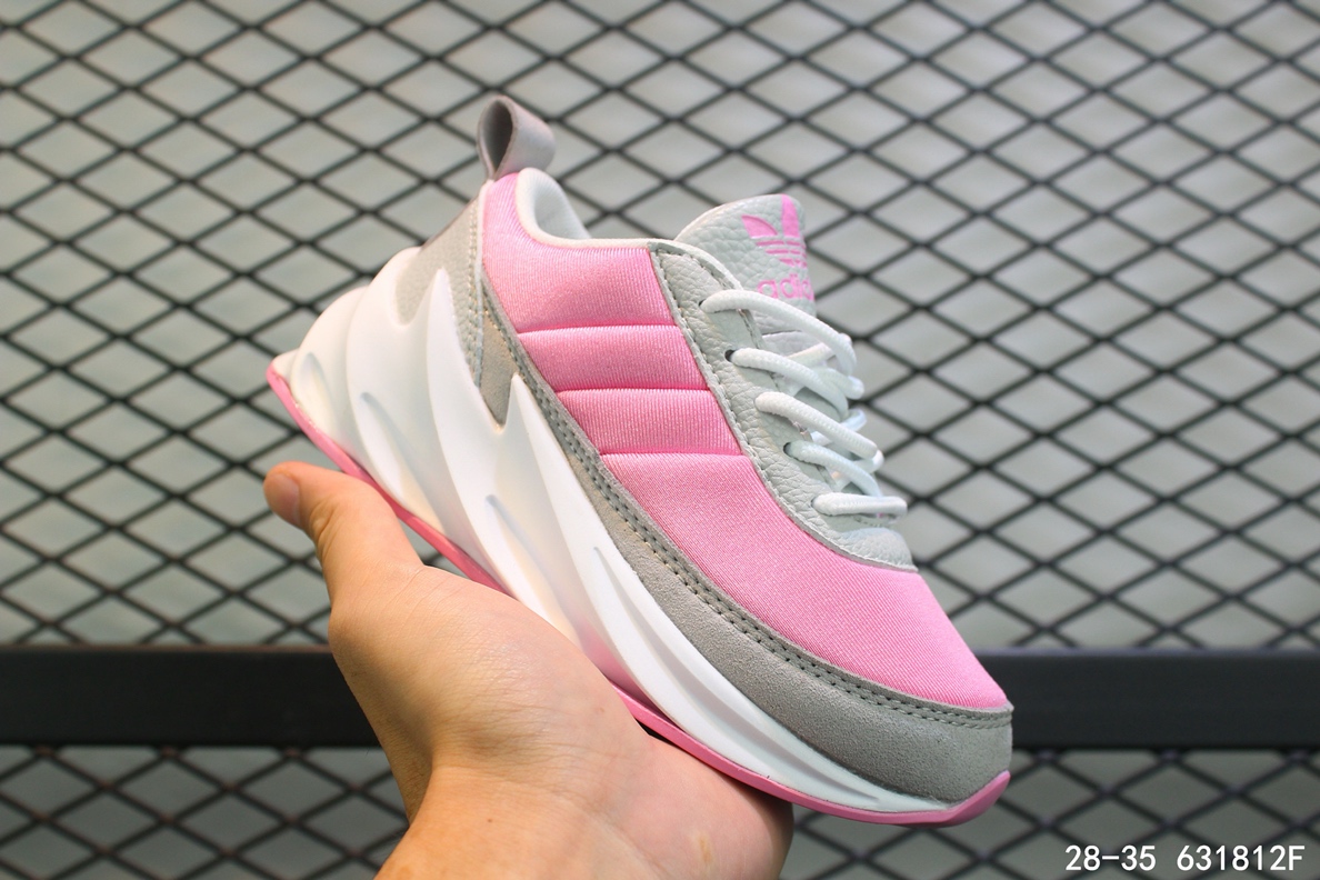 100阿迪达斯adidas 鲨鱼 童鞋 亲子鞋 休闲潮流跑鞋！