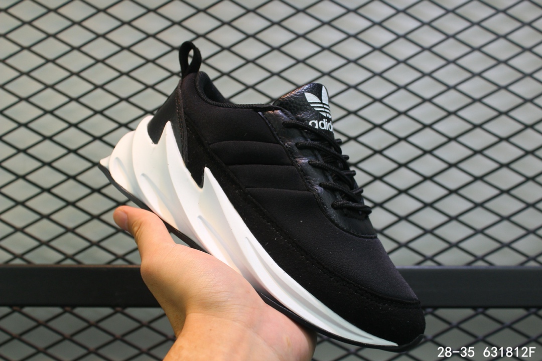 100阿迪达斯adidas 鲨鱼 童鞋 亲子鞋 休闲潮流跑鞋！