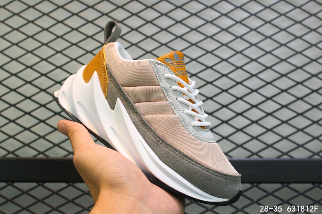 100阿迪达斯adidas 鲨鱼 童鞋 亲子鞋 休闲潮流跑鞋！