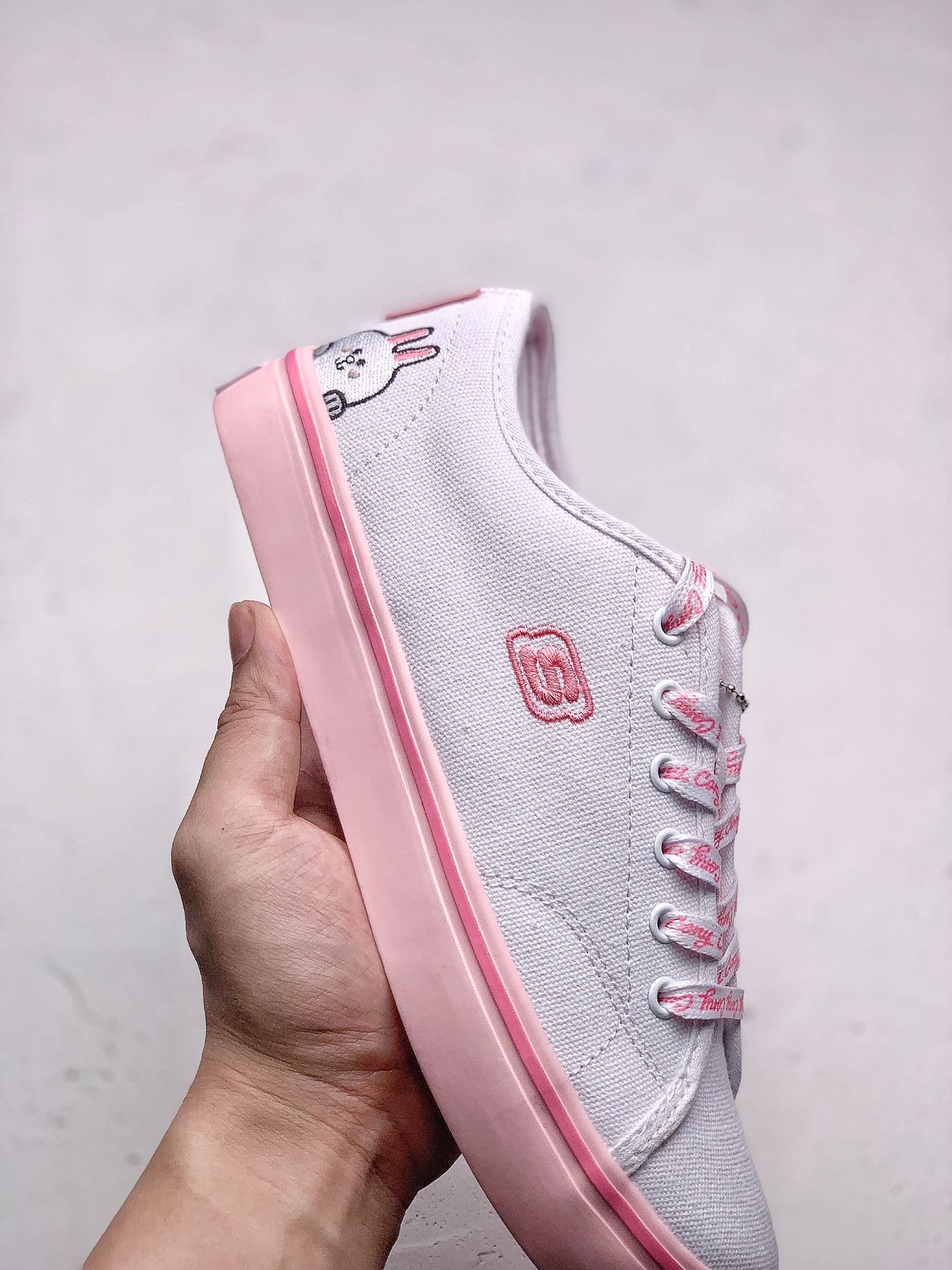 120 Skechers x LINE FRIENDS 布朗熊联名这个夏季斯凯奇推出了萌趣时尚的板鞋与布朗熊联名