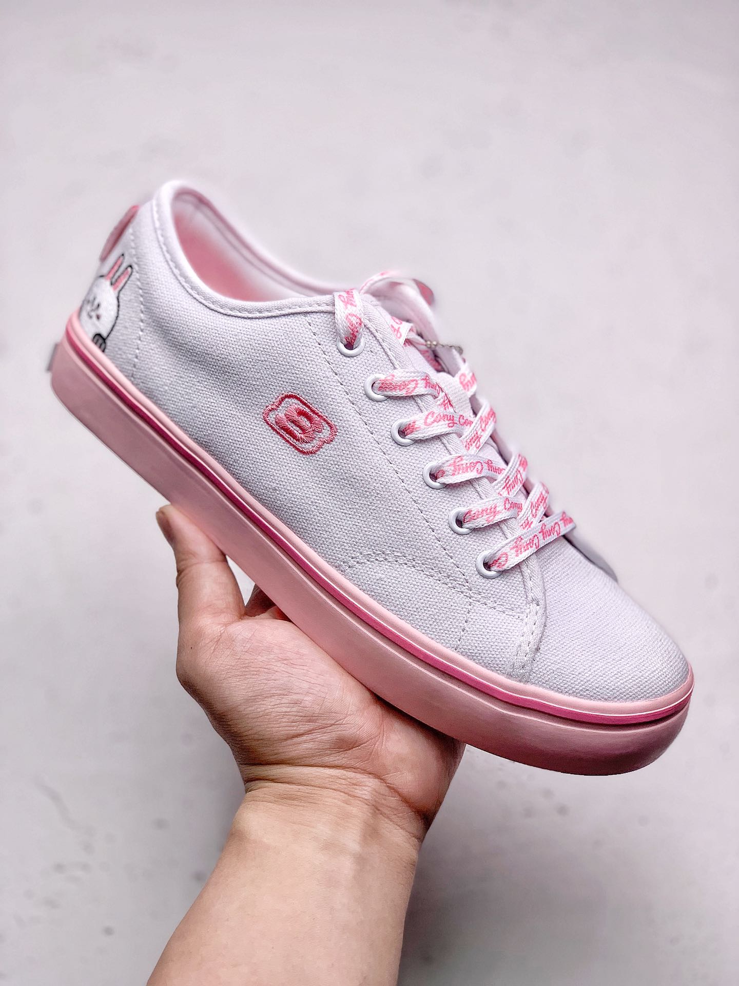 120 Skechers x LINE FRIENDS 布朗熊联名这个夏季斯凯奇推出了萌趣时尚的板鞋与布朗熊联名