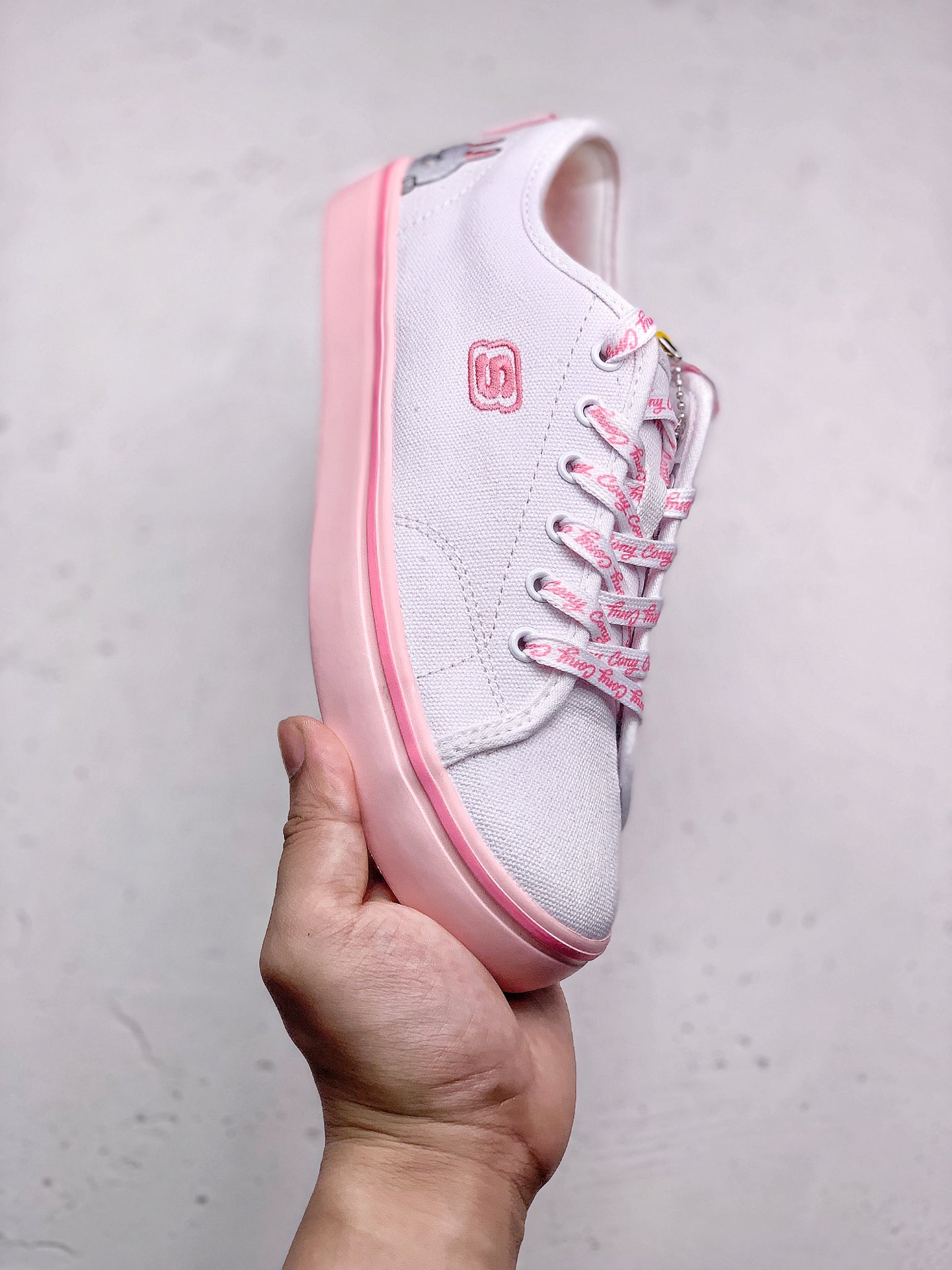 120 Skechers x LINE FRIENDS 布朗熊联名这个夏季斯凯奇推出了萌趣时尚的板鞋与布朗熊联名