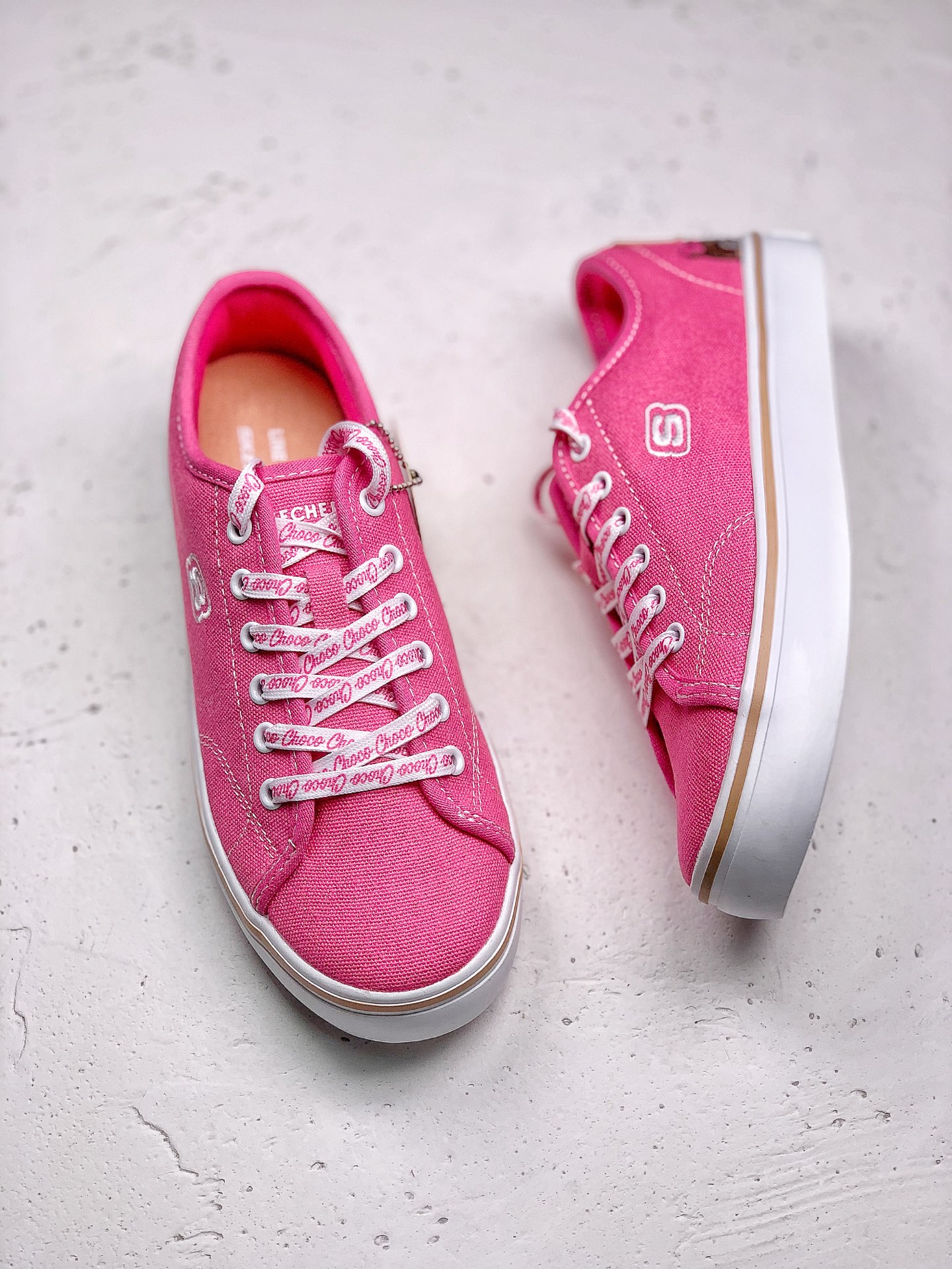 120 Skechers x LINE FRIENDS 布朗熊联名这个夏季斯凯奇推出了萌趣时尚的板鞋与布朗熊联名