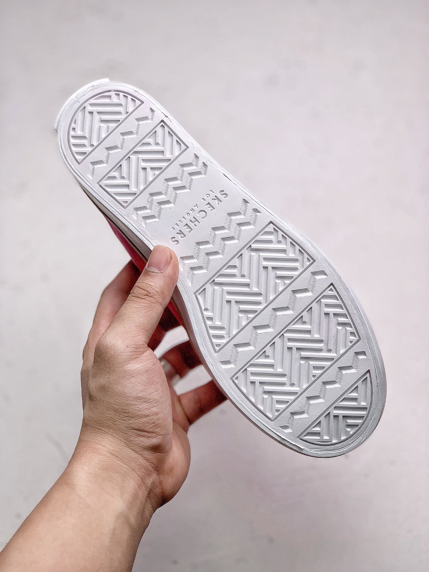 120 Skechers x LINE FRIENDS 布朗熊联名这个夏季斯凯奇推出了萌趣时尚的板鞋与布朗熊联名