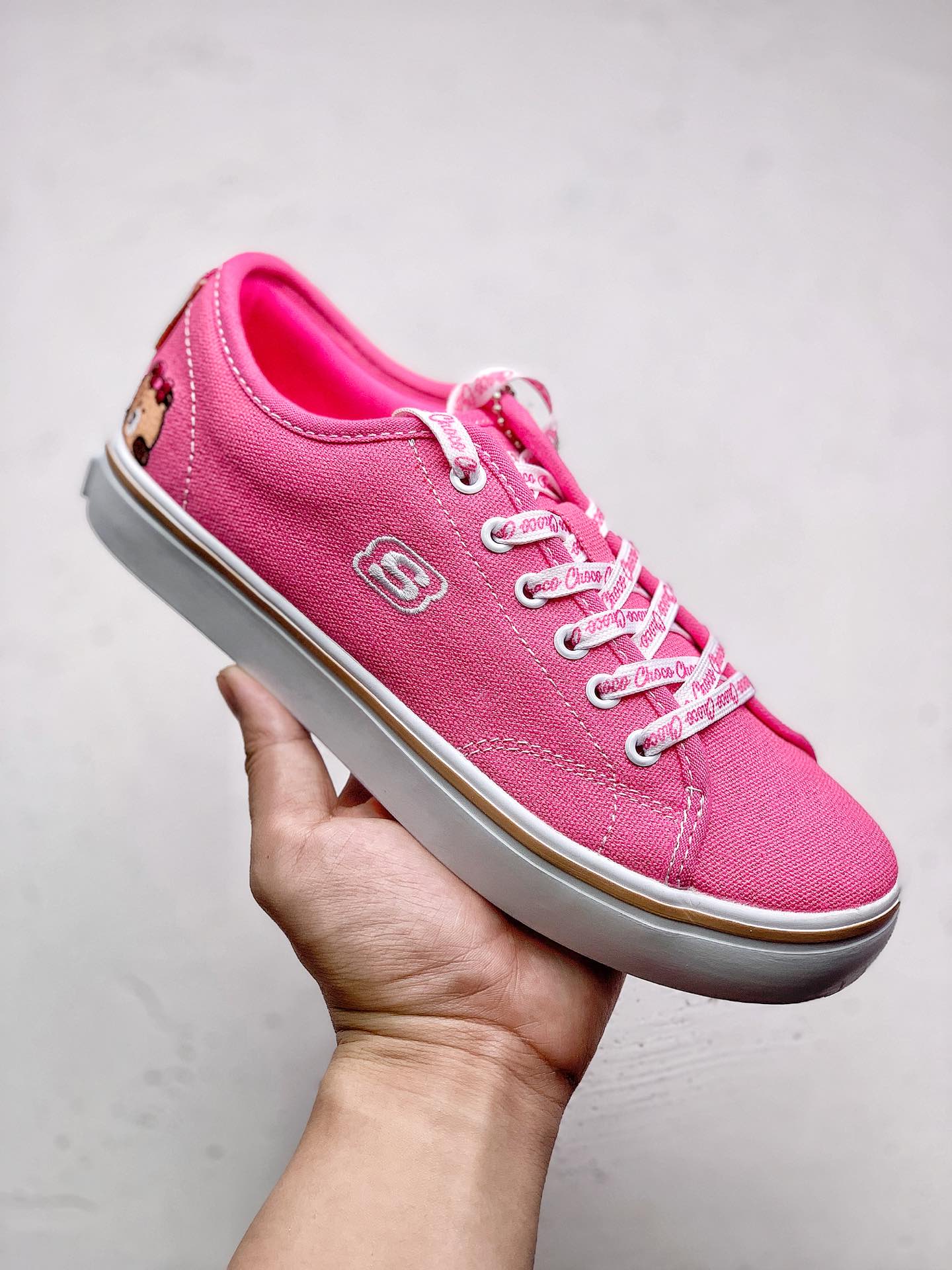 120 Skechers x LINE FRIENDS 布朗熊联名这个夏季斯凯奇推出了萌趣时尚的板鞋与布朗熊联名