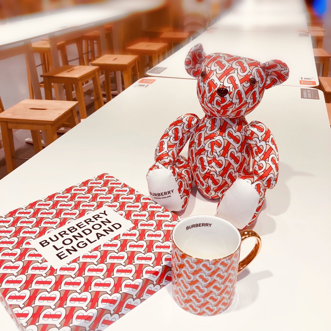 Luxury Burberry Box with Cup and Bear: $3,000. - 图片 5