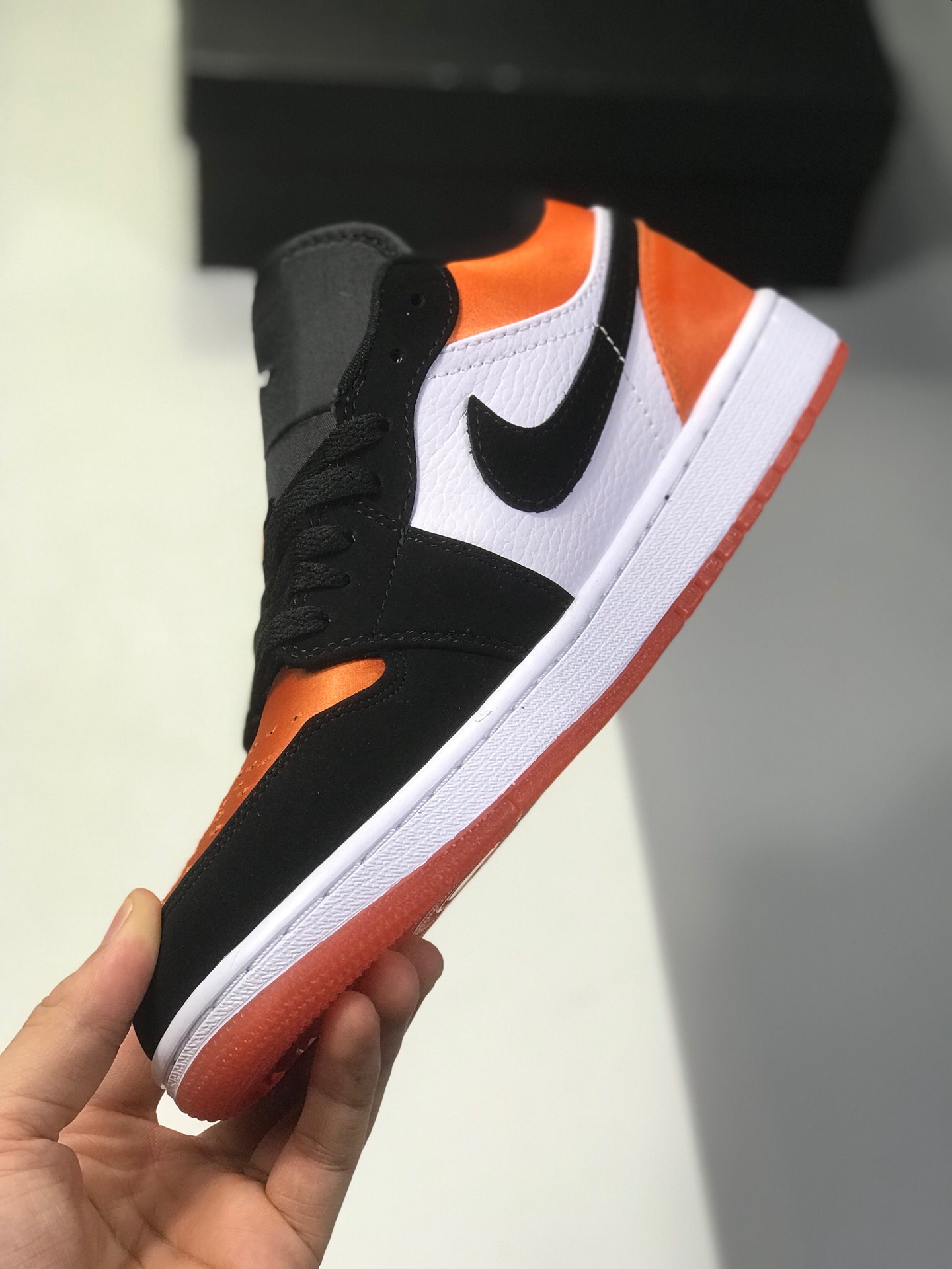 200 原盒原标 低帮扣碎  市场最高工艺# Air Jordan 1 Mid 灰白粉生胶 原装真标