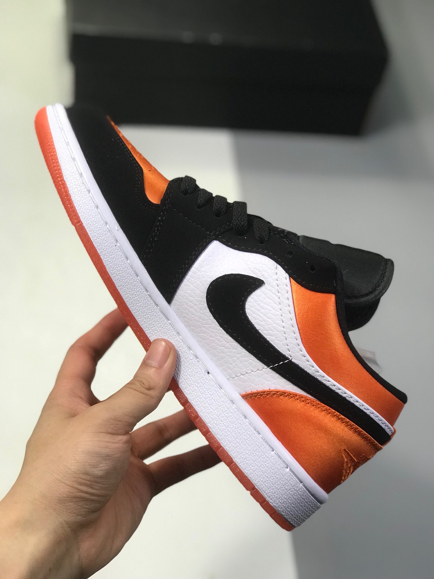 200 原盒原标 低帮扣碎  市场最高工艺# Air Jordan 1 Mid 灰白粉生胶 原装真标