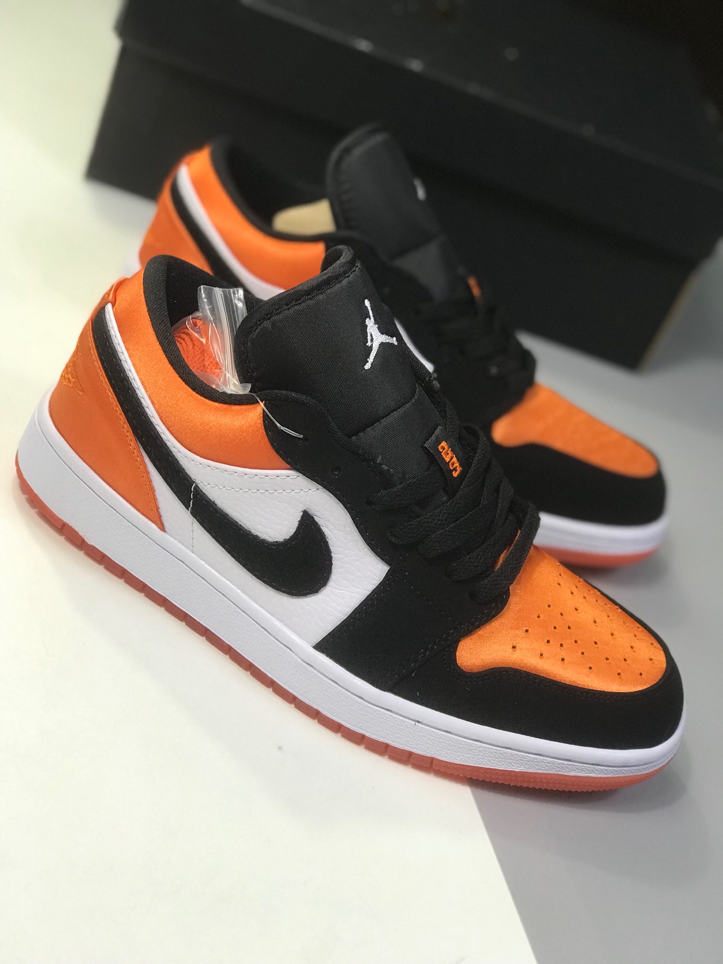 200 原盒原标 低帮扣碎  市场最高工艺# Air Jordan 1 Mid 灰白粉生胶 原装真标