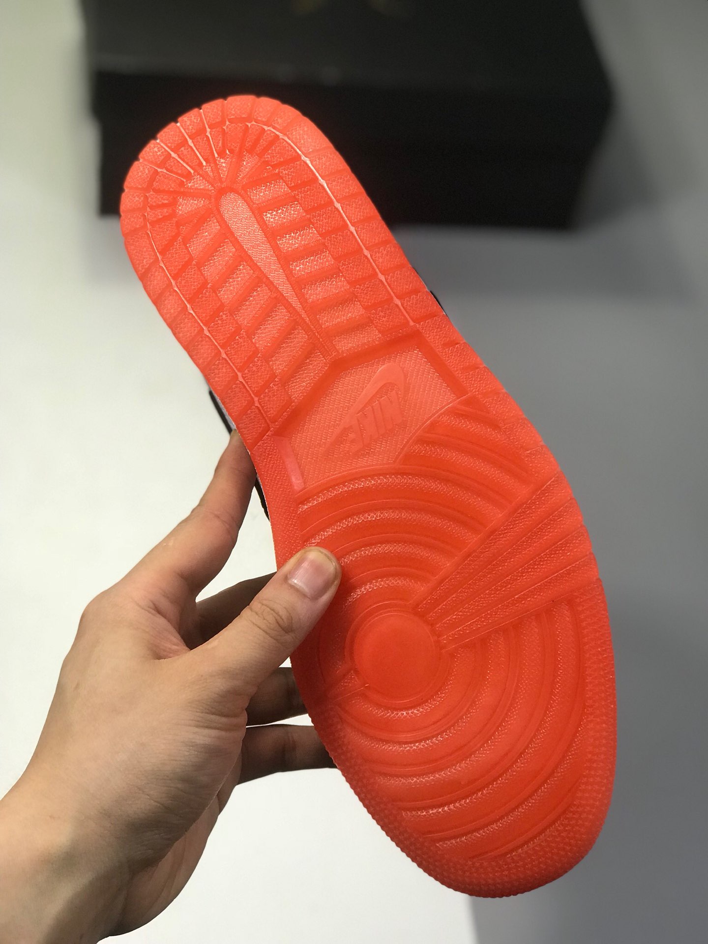 200 原盒原标 低帮扣碎  市场最高工艺# Air Jordan 1 Mid 灰白粉生胶 原装真标