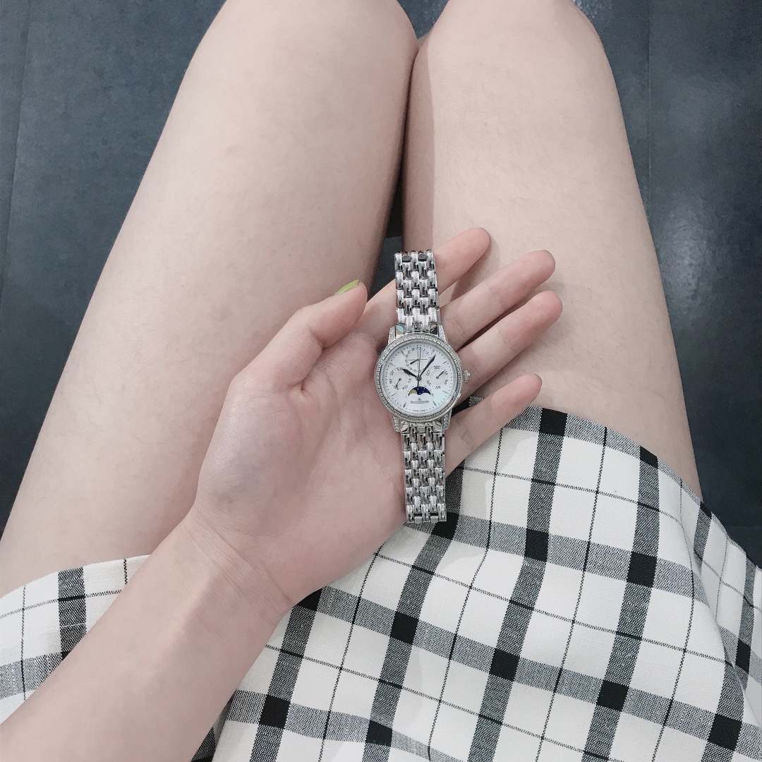 Cartier 积家约会系列复杂月相女款腕表，有皮带和钢带