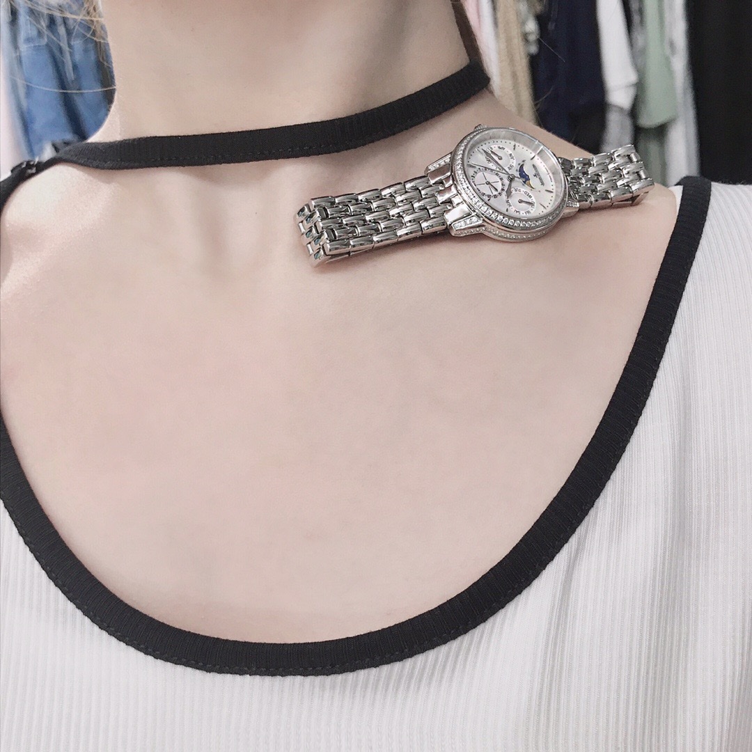 Cartier 积家约会系列复杂月相女款腕表，有皮带和钢带