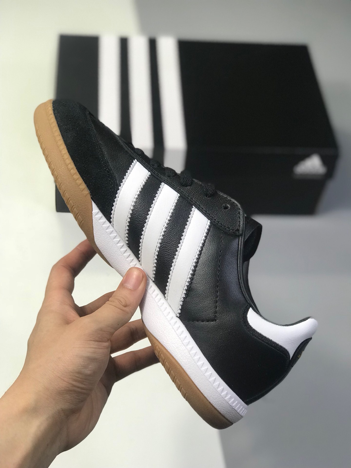 190阿迪板鞋系列 海外代购配色 Adidas 阿迪达斯 Samba Millenium 男子低帮皮面休闲运动板鞋