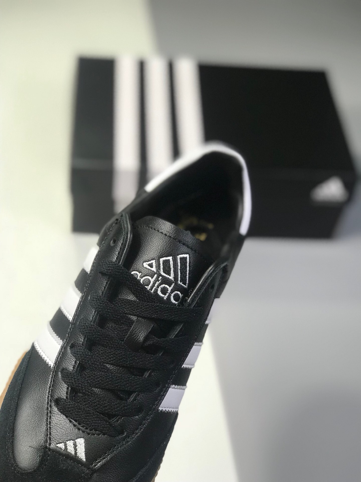 190阿迪板鞋系列 海外代购配色 Adidas 阿迪达斯 Samba Millenium 男子低帮皮面休闲运动板鞋