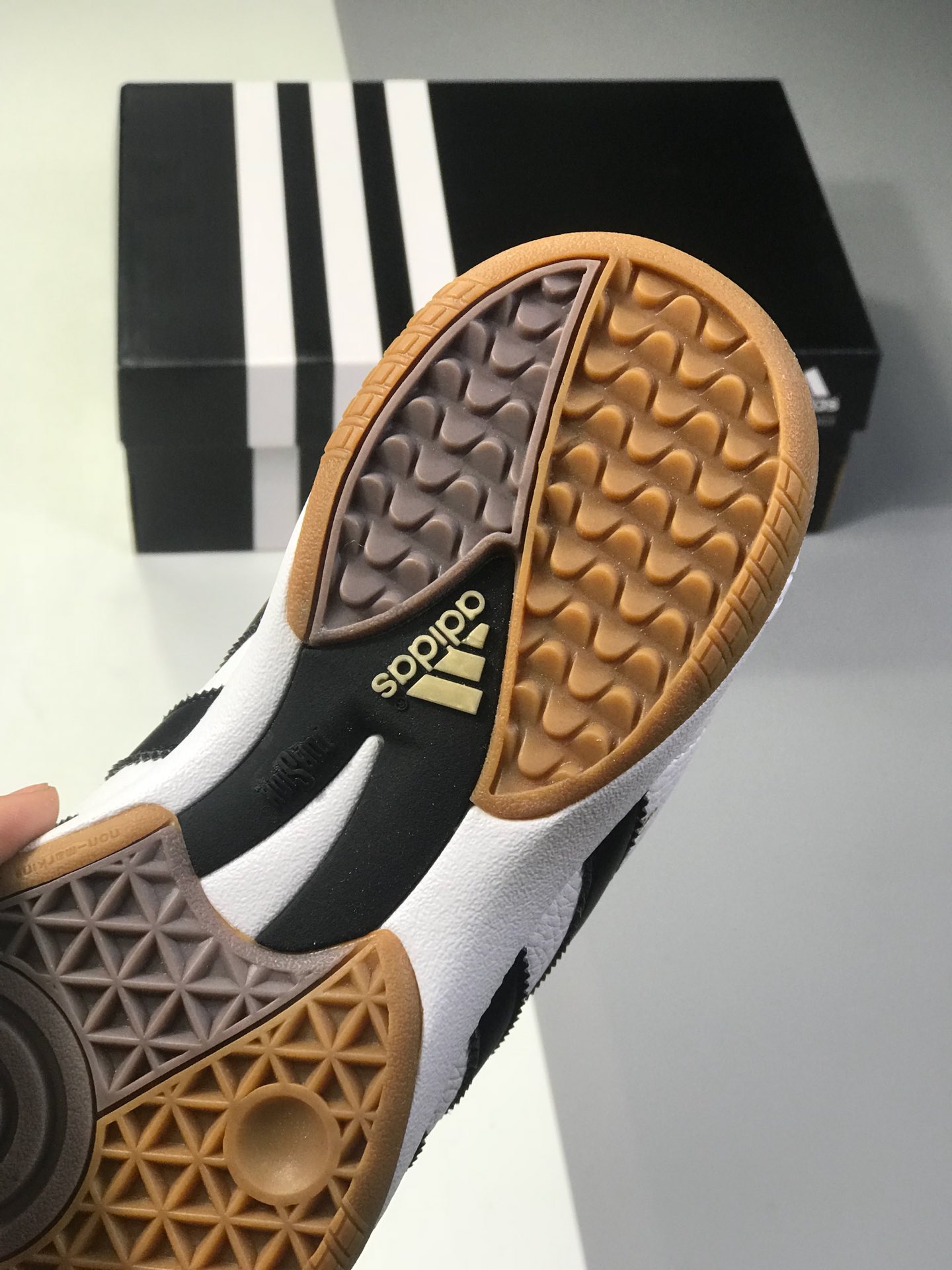 190阿迪板鞋系列 海外代购配色 Adidas 阿迪达斯 Samba Millenium 男子低帮皮面休闲运动板鞋