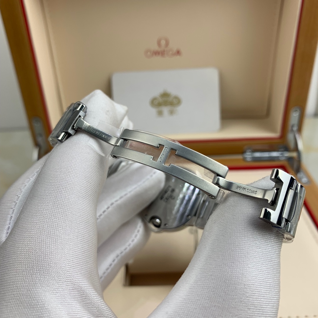 Cartier 皇家 卡地亚蓝气球系列33尺寸镶钻女表