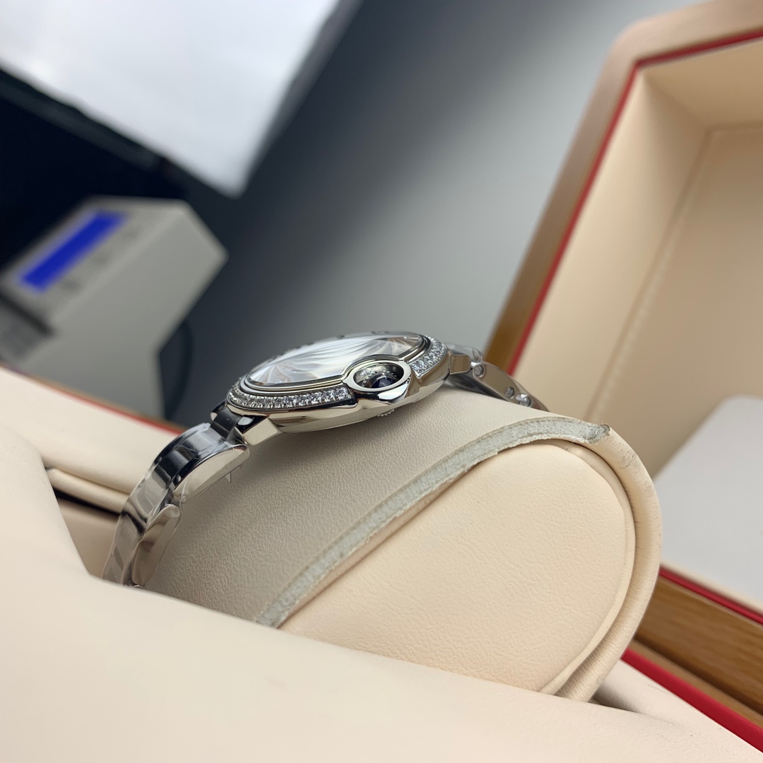 Cartier 皇家 卡地亚蓝气球系列33尺寸镶钻女表