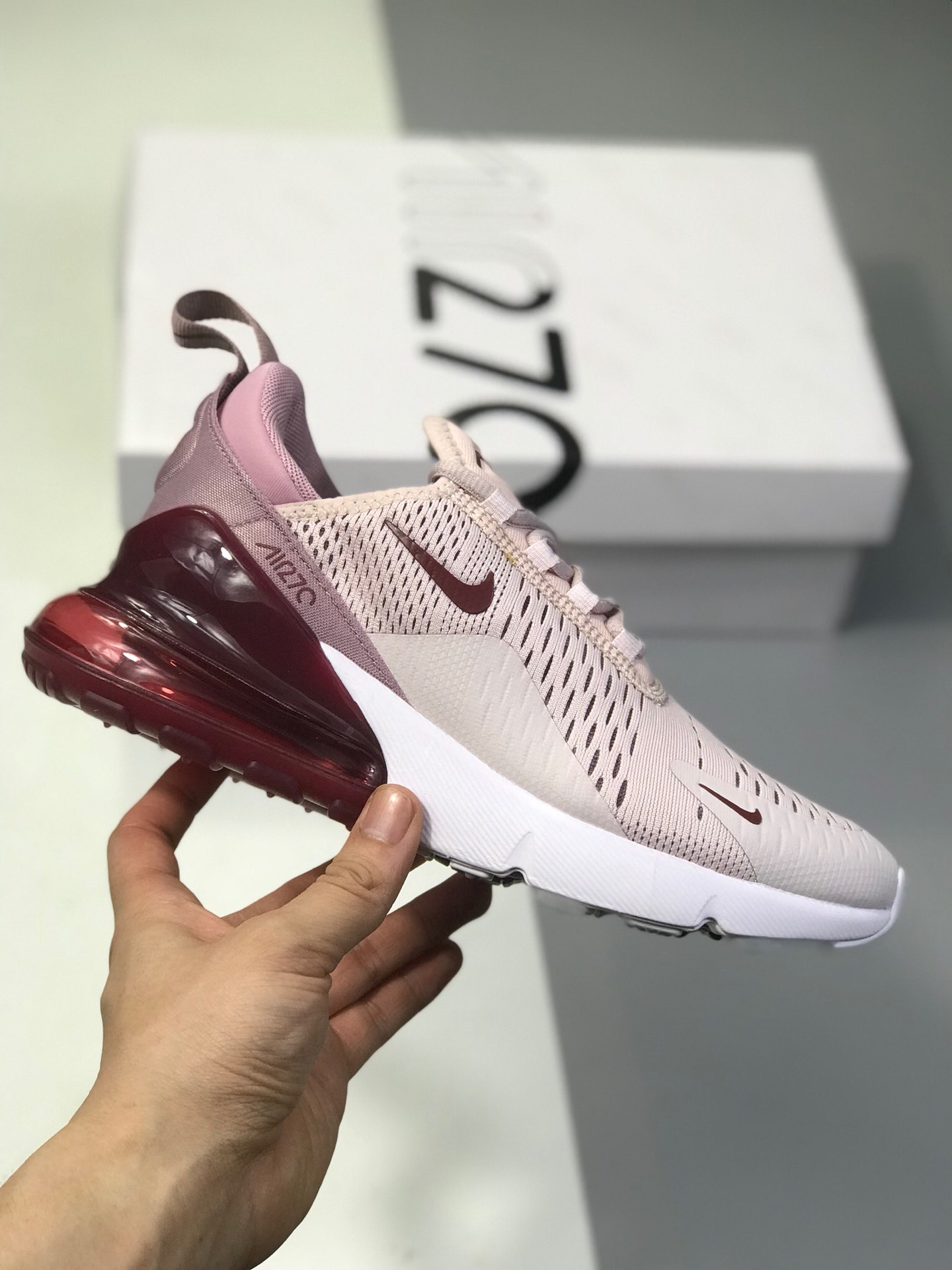 160公司级 耐克 Nike Air Max 270 公司级半掌气垫 采用大网贾卡网面制作鞋面 使整双鞋子更富有层次感！货号：AH8050-601