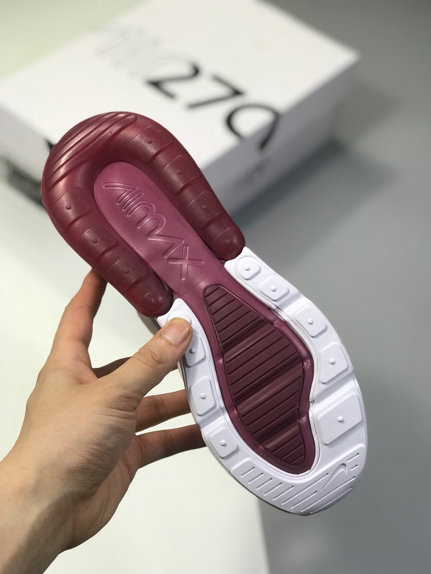 160公司级 耐克 Nike Air Max 270 公司级半掌气垫 采用大网贾卡网面制作鞋面 使整双鞋子更富有层次感！货号：AH8050-601