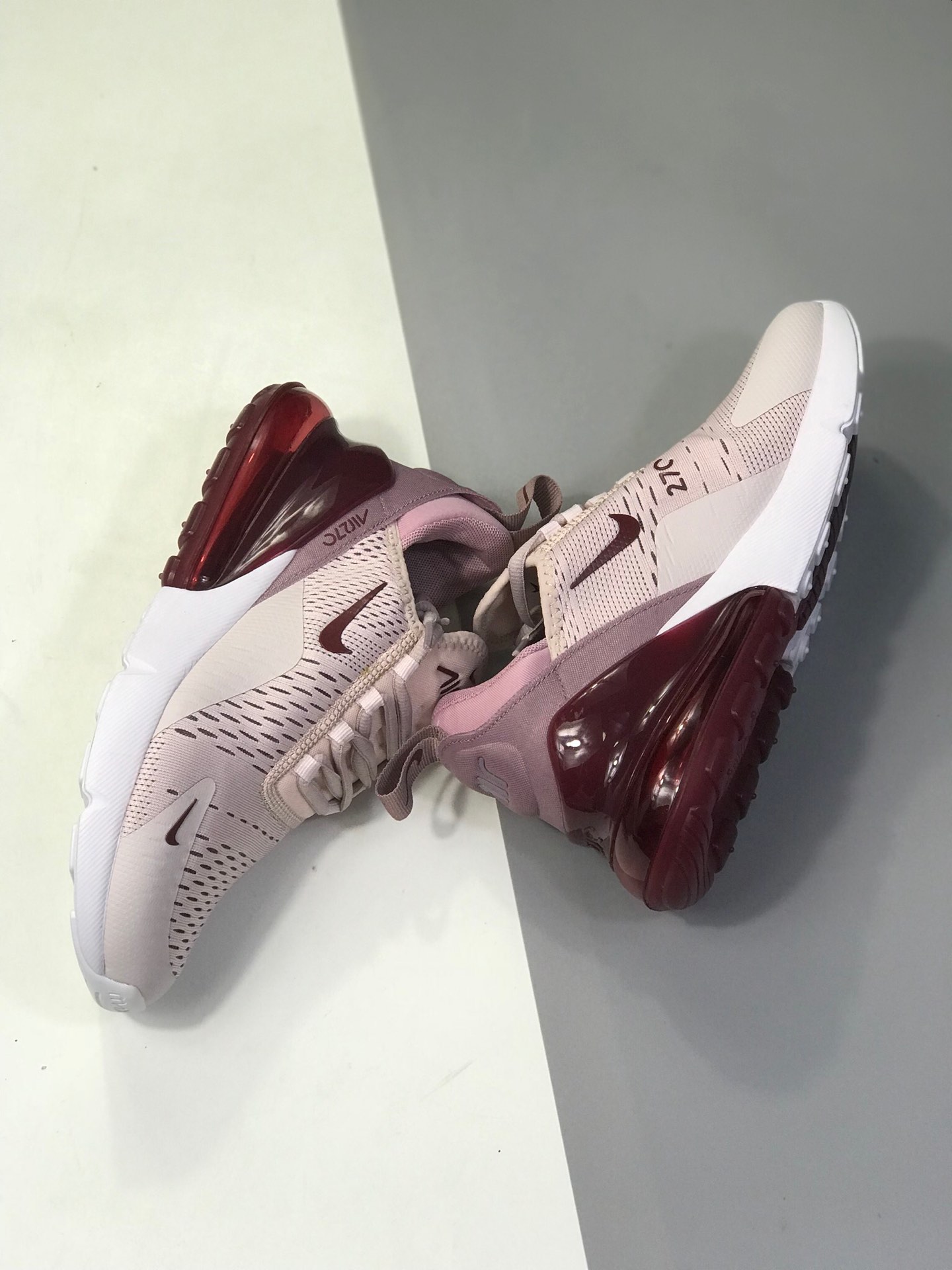 160公司级 耐克 Nike Air Max 270 公司级半掌气垫 采用大网贾卡网面制作鞋面 使整双鞋子更富有层次感！货号：AH8050-601