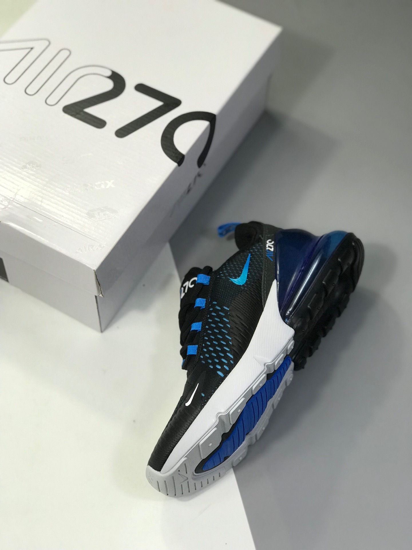 160公司级 耐克 Nike Air Max 270 公司级半掌气垫 采用大网贾卡网面制作鞋面 使整双鞋子更富有层次感！货号：AH8050-601