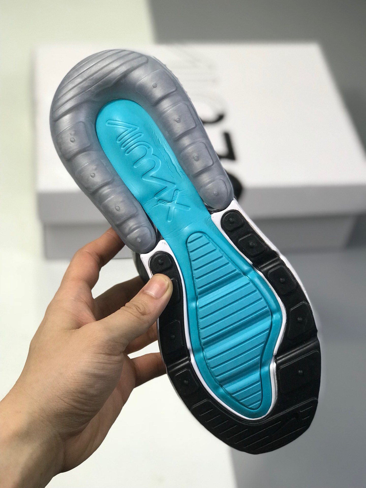 160公司级 耐克 Nike Air Max 270 公司级半掌气垫 采用大网贾卡网面制作鞋面 使整双鞋子更富有层次感！货号：AH8050-601