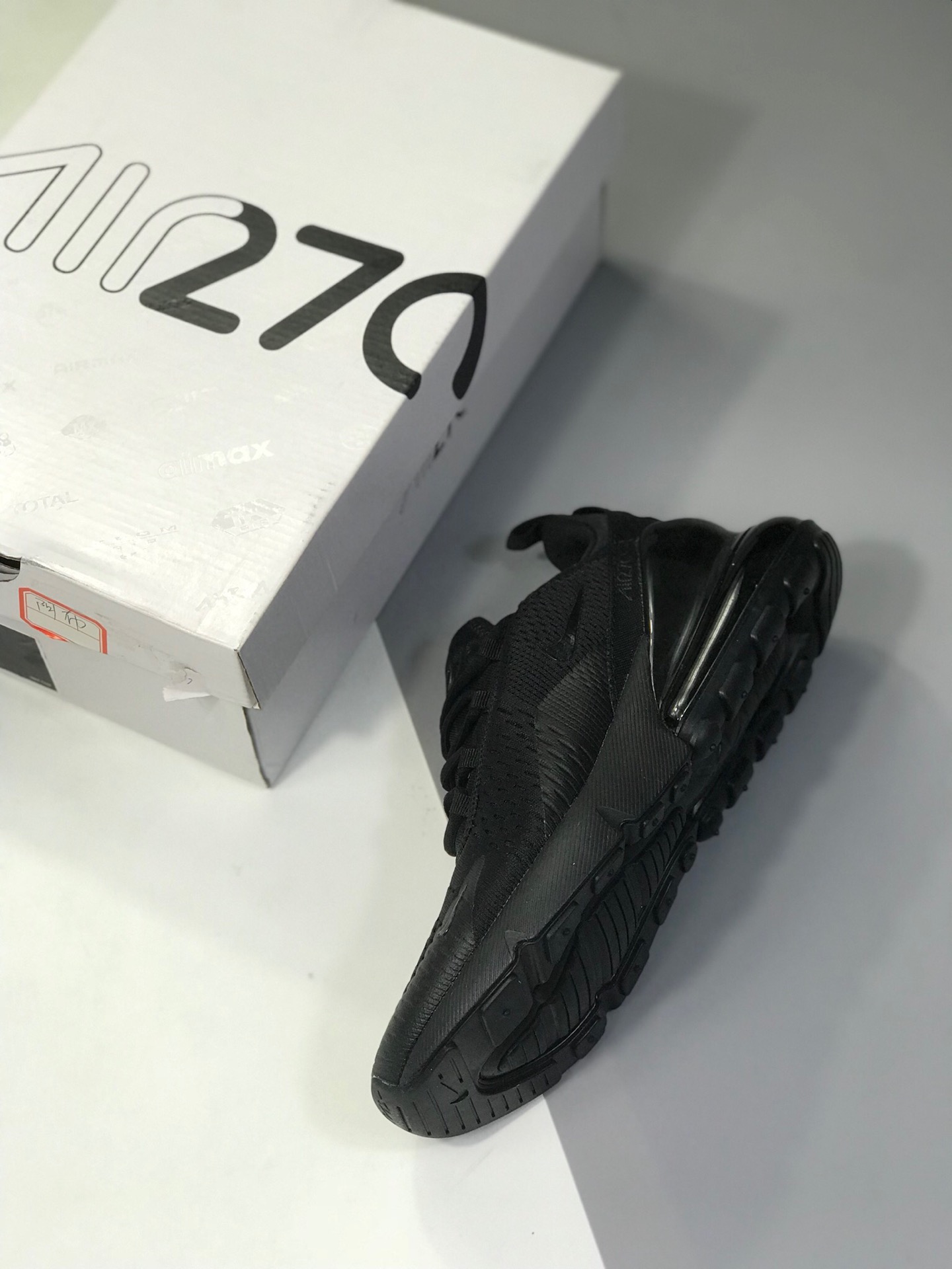 160公司级 耐克 Nike Air Max 270 公司级半掌气垫 采用大网贾卡网面制作鞋面 使整双鞋子更富有层次感！货号：AH8050-601