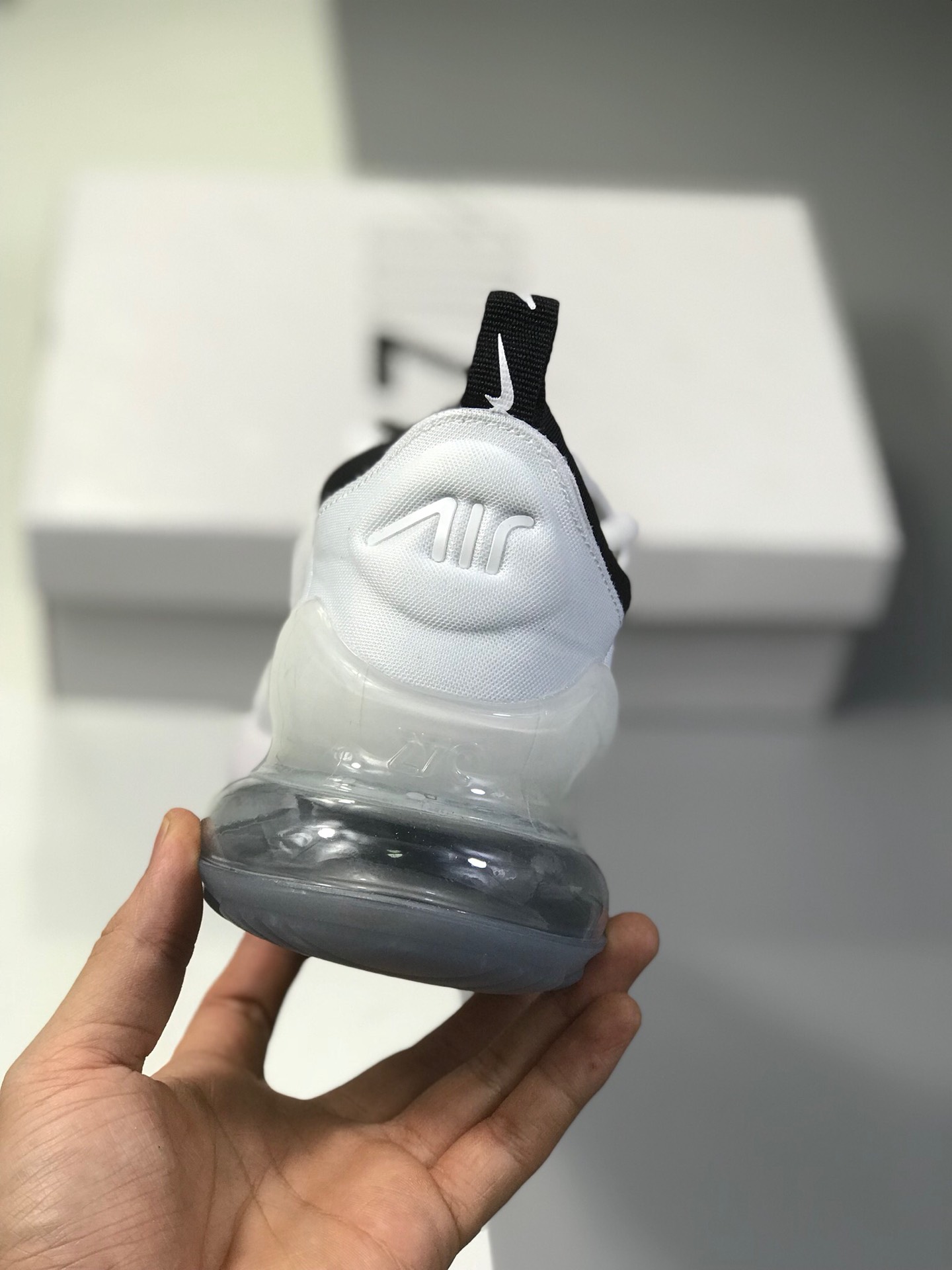 160公司级 耐克 Nike Air Max 270 公司级半掌气垫 采用大网贾卡网面制作鞋面 使整双鞋子更富有层次感！货号：AH8050-601