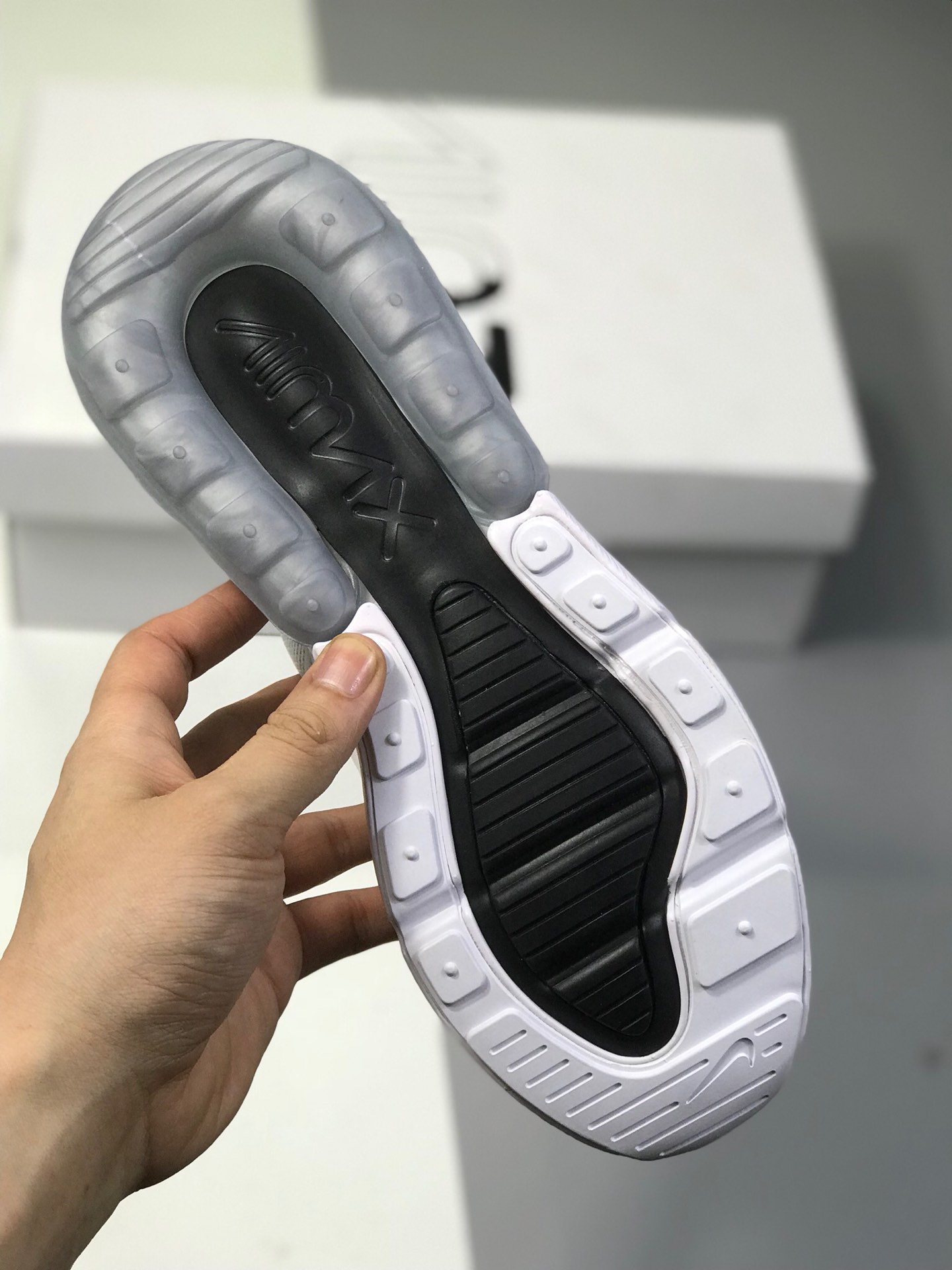 160公司级 耐克 Nike Air Max 270 公司级半掌气垫 采用大网贾卡网面制作鞋面 使整双鞋子更富有层次感！货号：AH8050-601