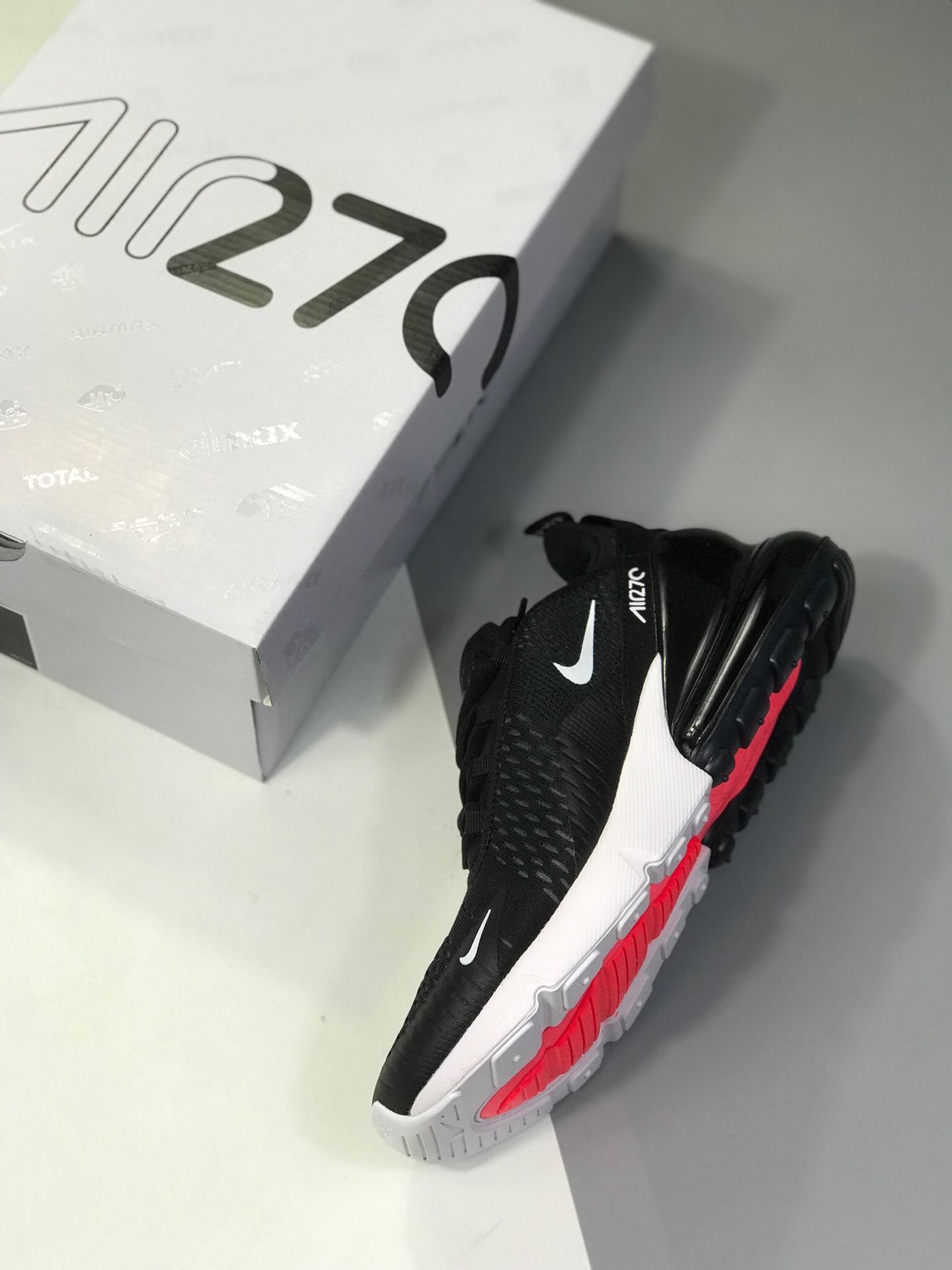 160公司级 耐克 Nike Air Max 270 公司级半掌气垫 采用大网贾卡网面制作鞋面 使整双鞋子更富有层次感！货号：AH8050-601