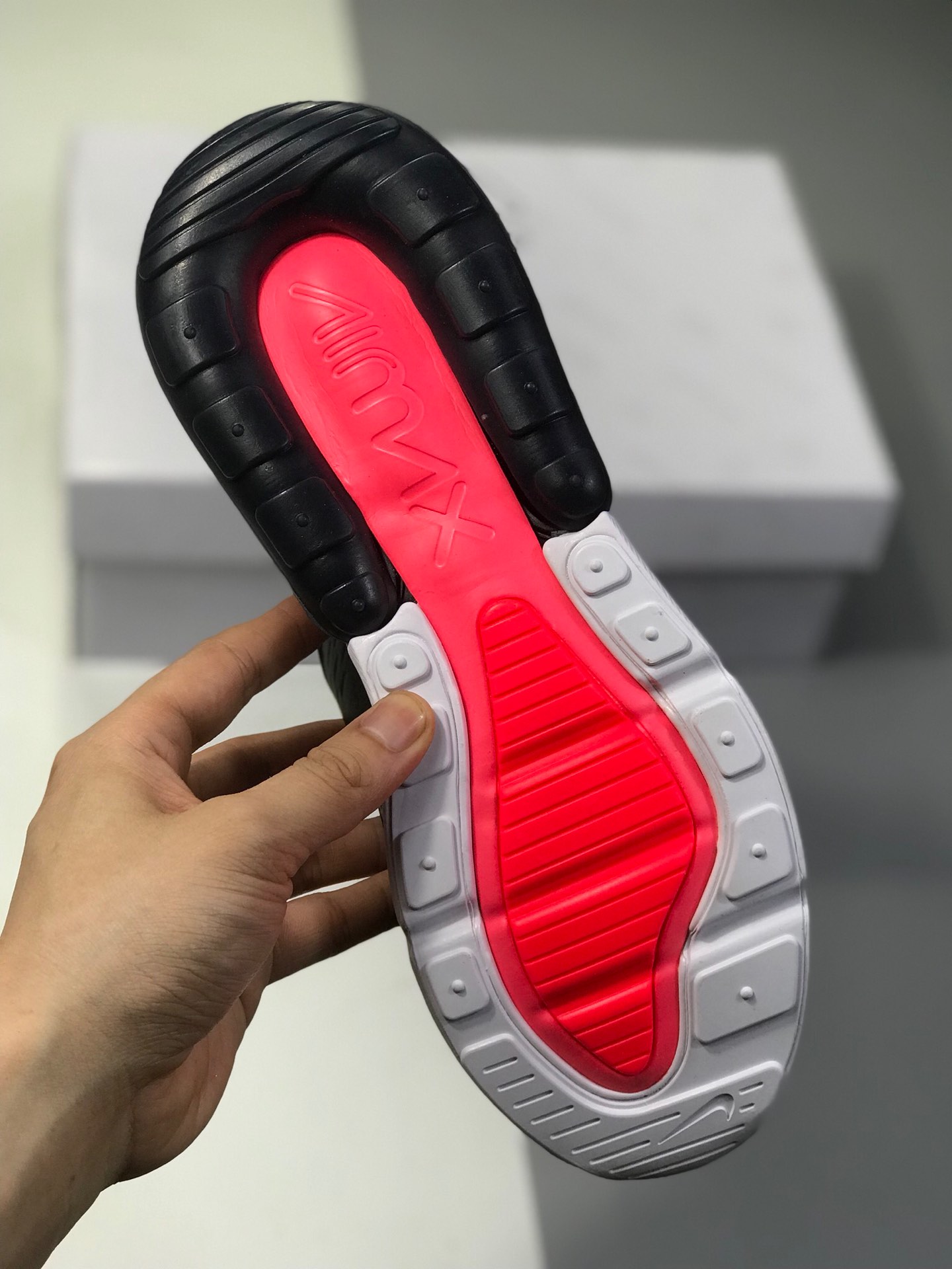 160公司级 耐克 Nike Air Max 270 公司级半掌气垫 采用大网贾卡网面制作鞋面 使整双鞋子更富有层次感！货号：AH8050-601