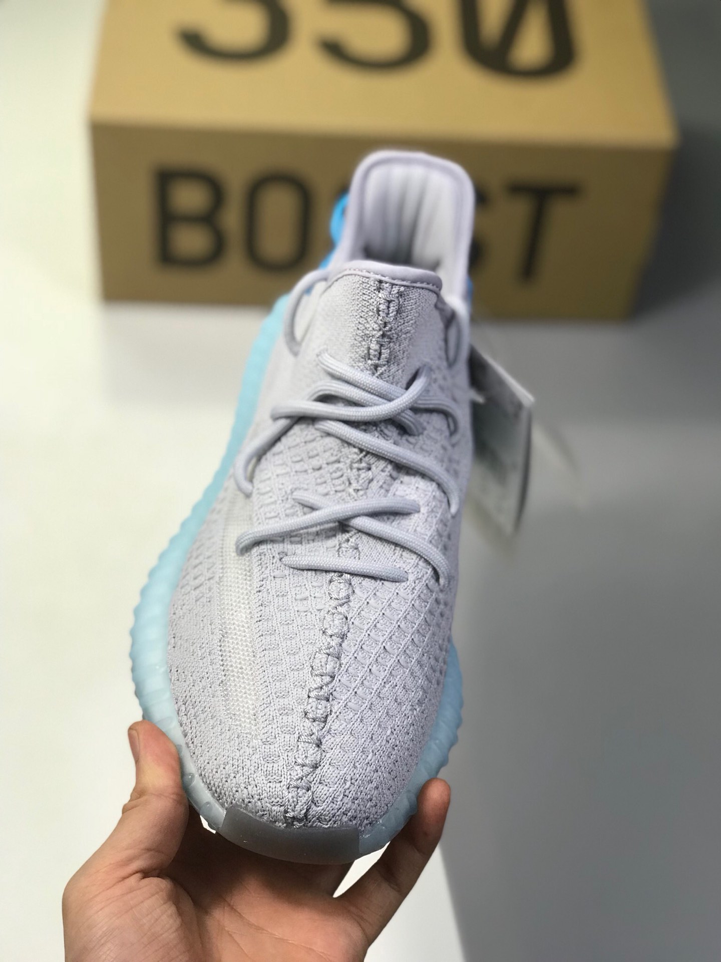 220 巴斯夫性价比版本  阿迪达斯 Adidas Yeezy 350 Boost V2 全新纯白配色 3M反光 开春之后是 Yeezy 350 Boost V2