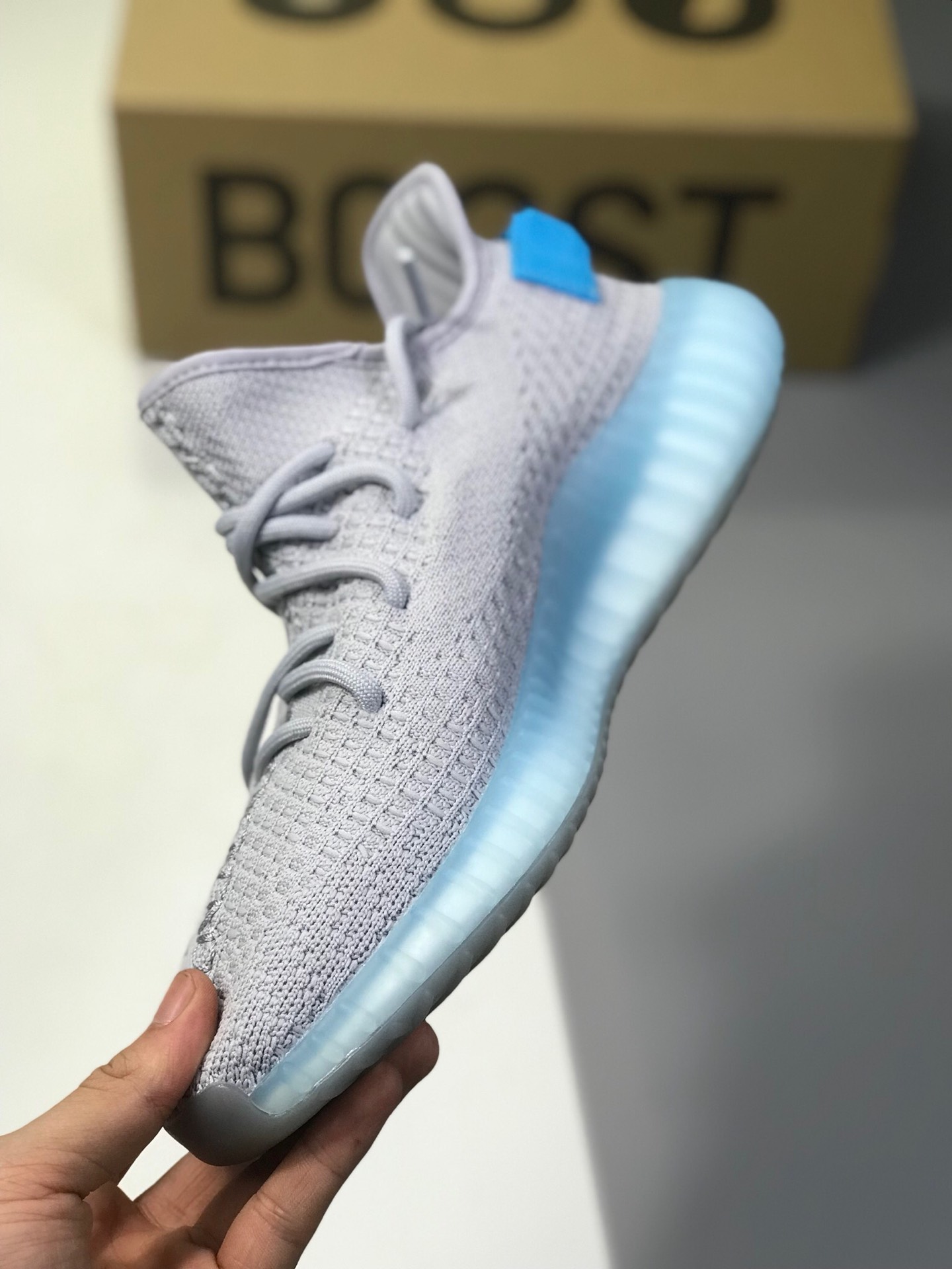 220 巴斯夫性价比版本  阿迪达斯 Adidas Yeezy 350 Boost V2 全新纯白配色 3M反光 开春之后是 Yeezy 350 Boost V2