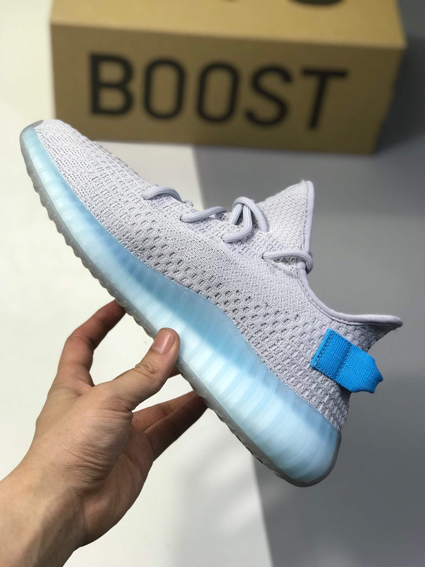 220 巴斯夫性价比版本  阿迪达斯 Adidas Yeezy 350 Boost V2 全新纯白配色 3M反光 开春之后是 Yeezy 350 Boost V2