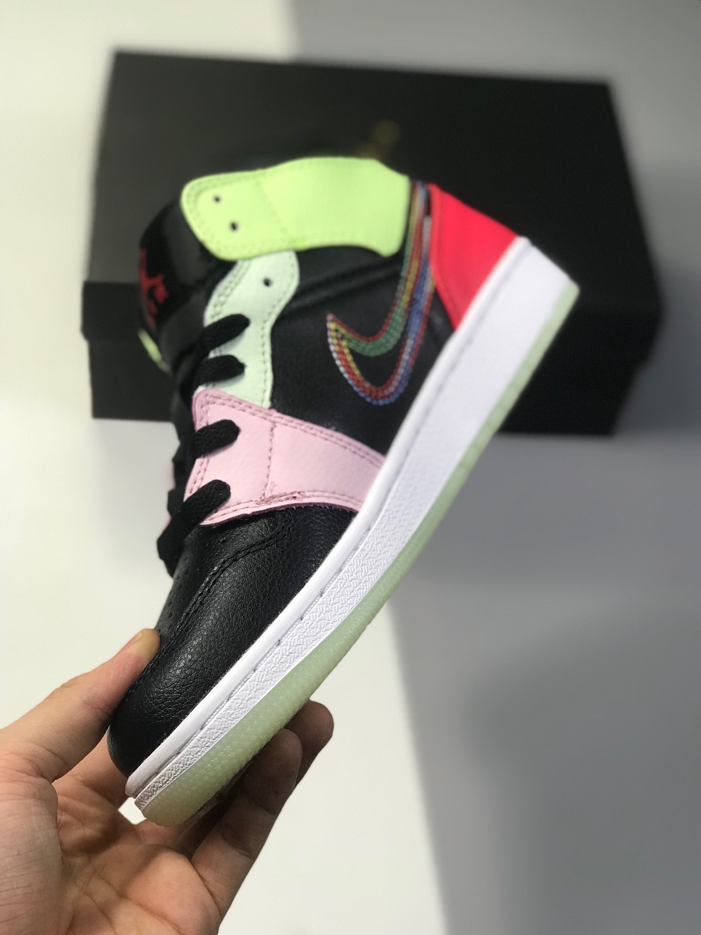 270公司级 Air Jordan 1 Mid “Glow in the dark” 货号AV5174-076