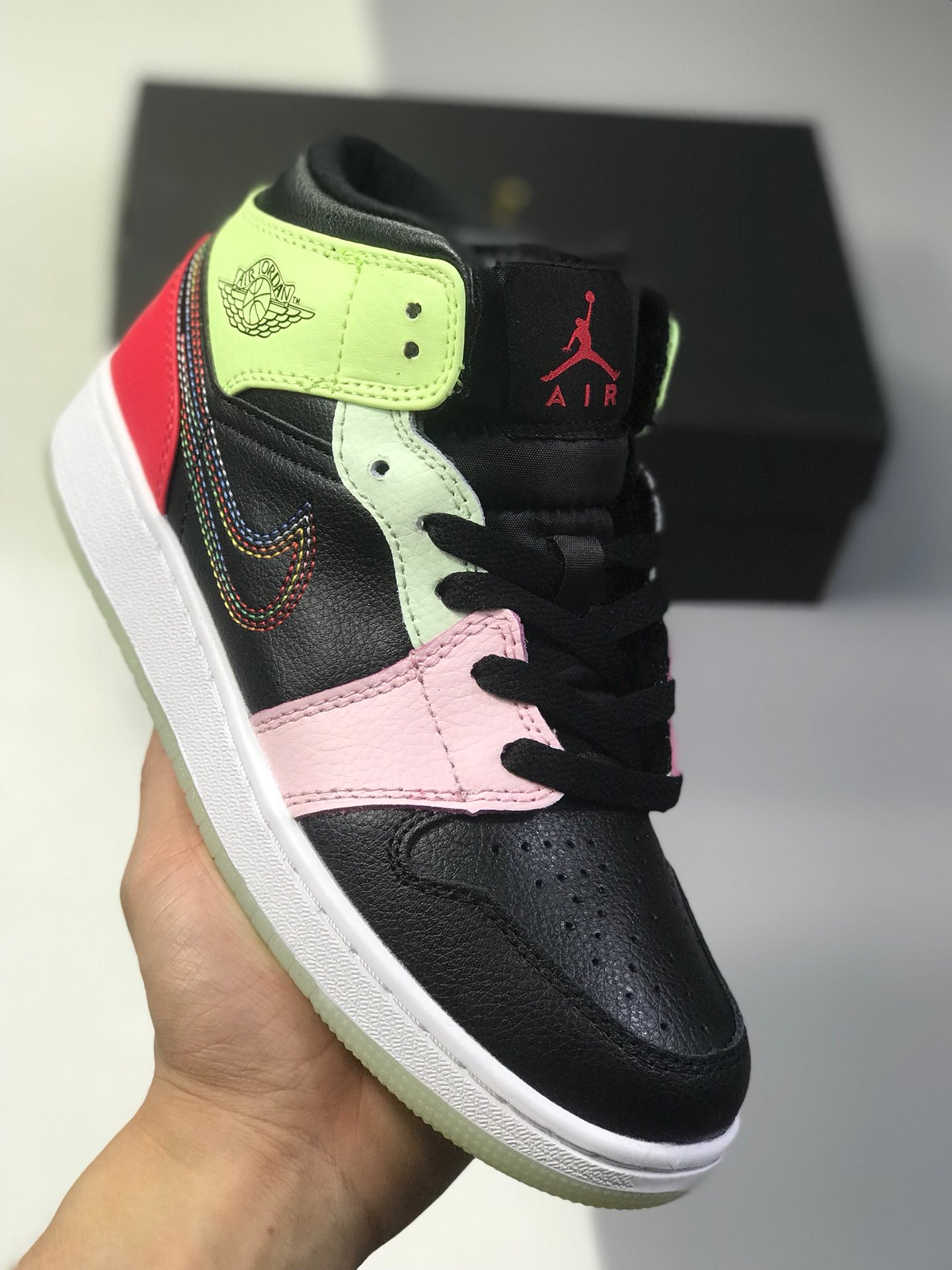 270公司级 Air Jordan 1 Mid “Glow in the dark” 货号AV5174-076