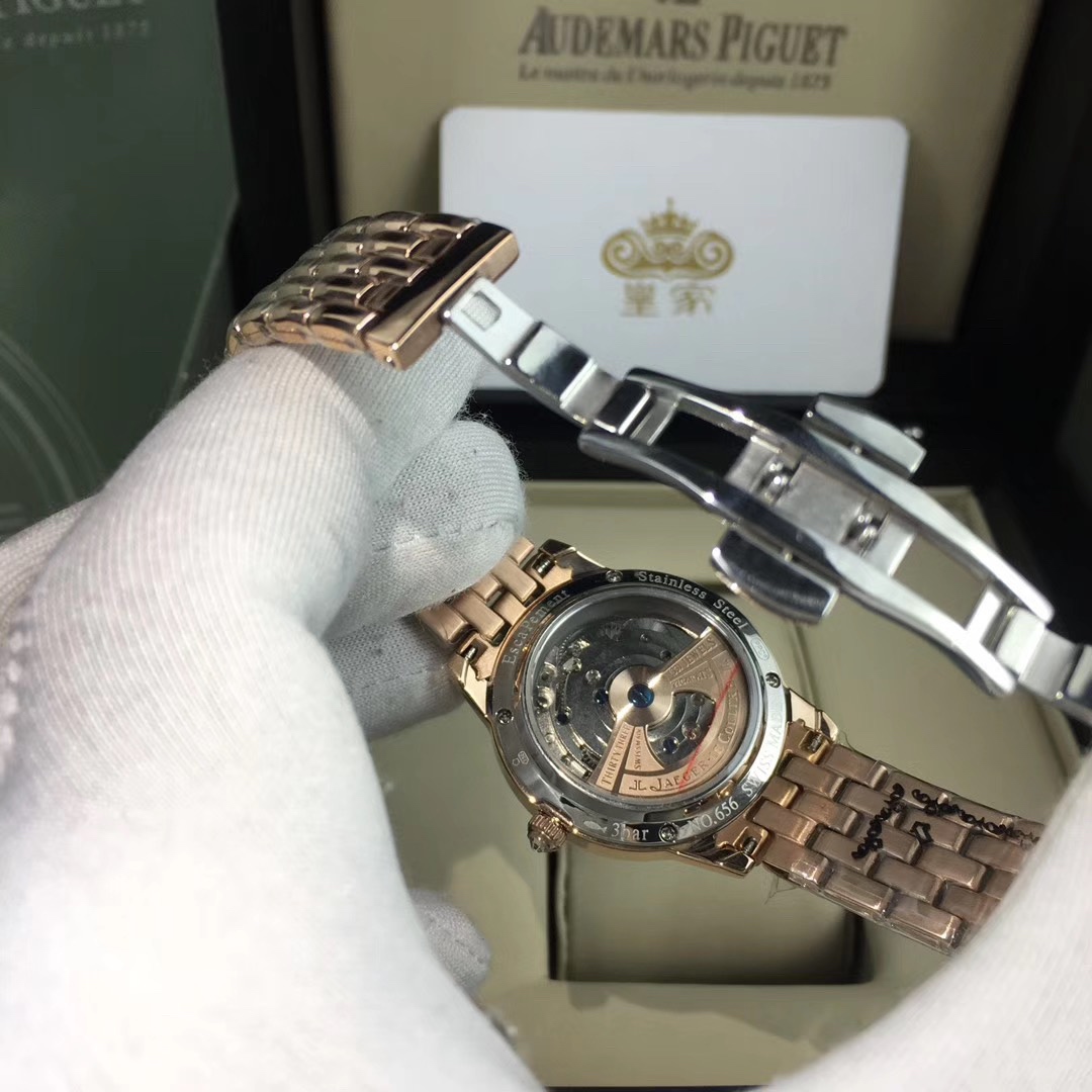 Cartier 皇家 积家约会系列飞轮女款腕表