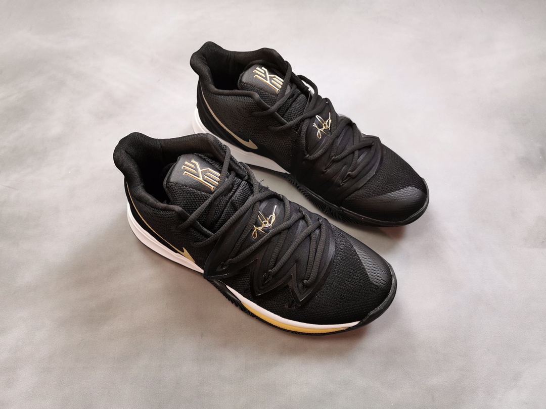 150 奢华霸气的黑金配色来袭！Nike Kyrie 5以配色繁多著称的Nike Kyrie 5 此番又释出了全新的黑金配色