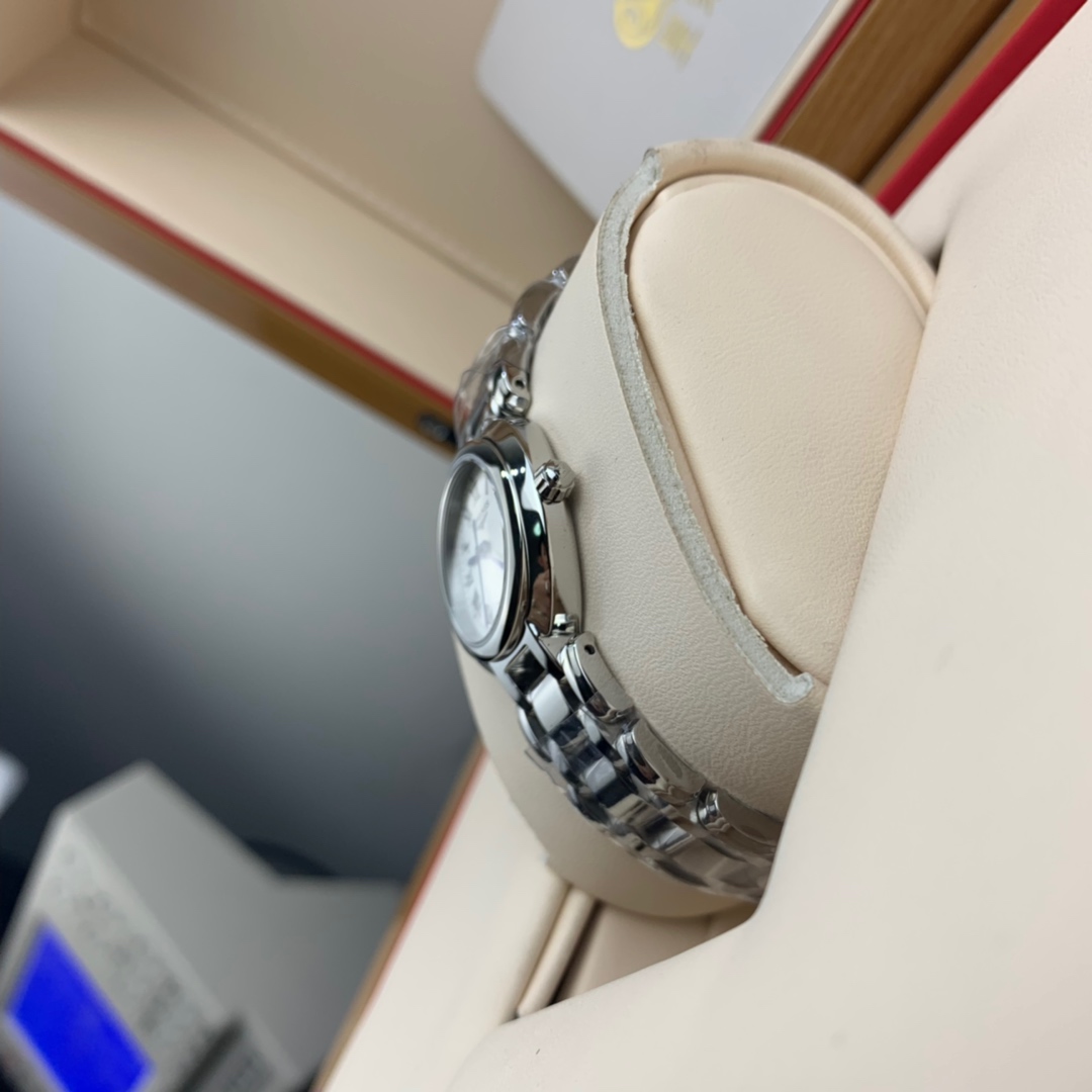 Longines 皇家 浪琴心月系列女款腕表