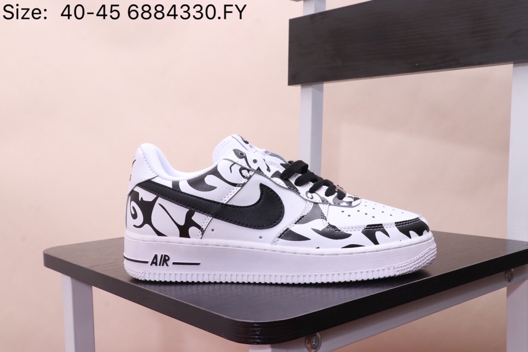 150 耐克 Nike Air Force 1   内置全掌气垫 耐克 空军一号 低帮  头层皮 个性涂鸦印花 透气冲孔皮面 夏季透气休闲经典板鞋 款号 AJ7747 6884330