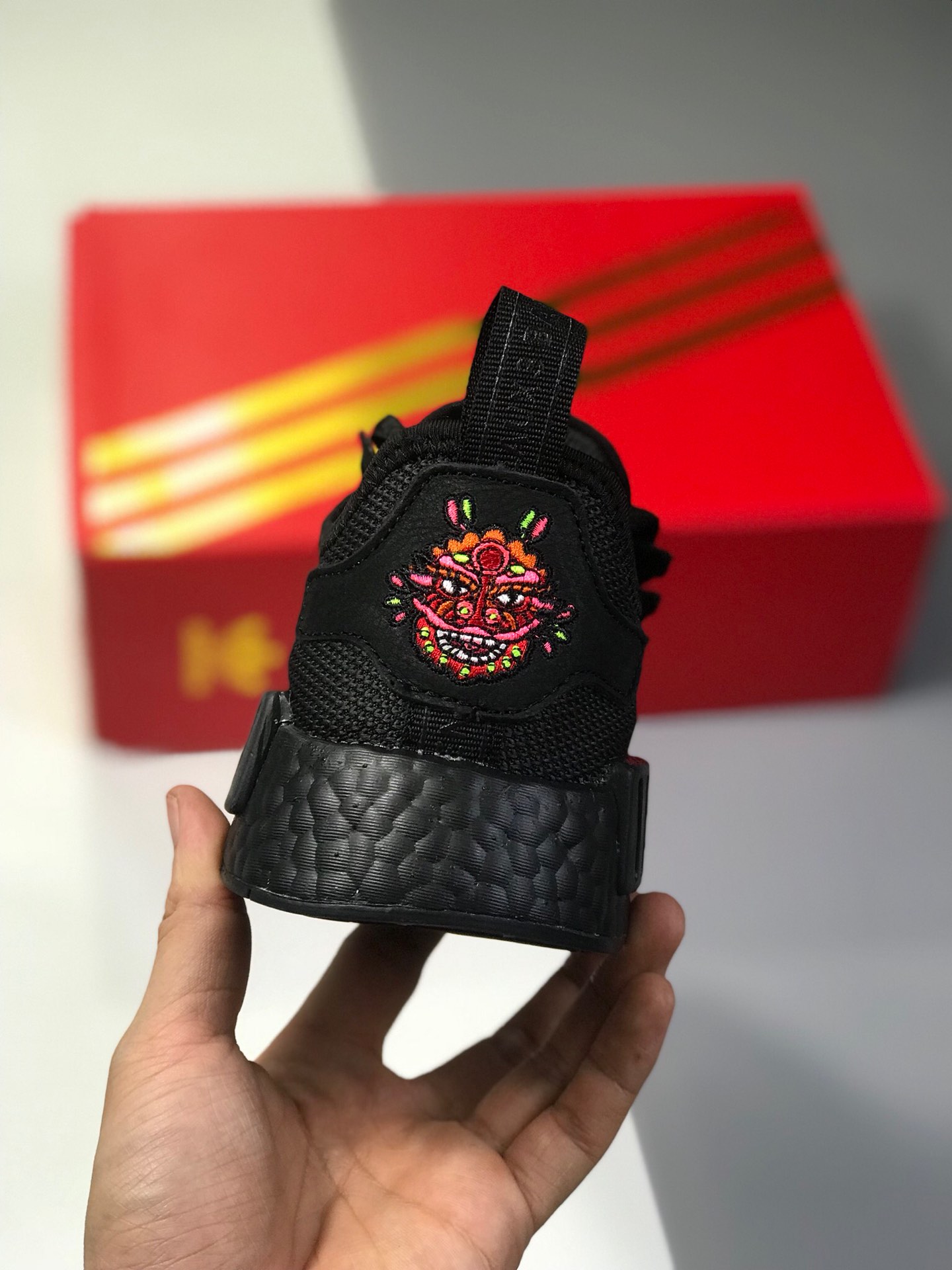 280Adidas NMD R1 中国狮头刺绣款原装巴斯夫boost鞋底 原盒原标