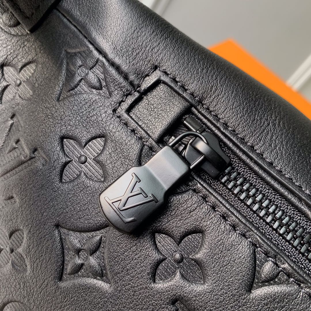 Louis Vuitton LV Discovery Bumbag M44388